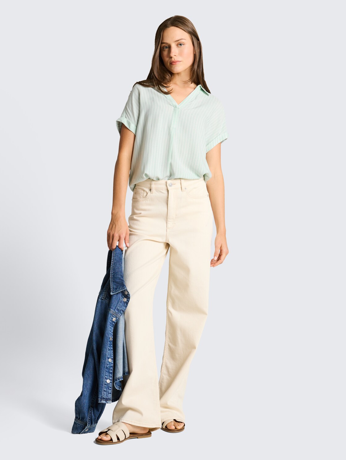 Loose Fit Bluse mit Streifenmuster - blue haze white stripe - Model-Vorderansicht