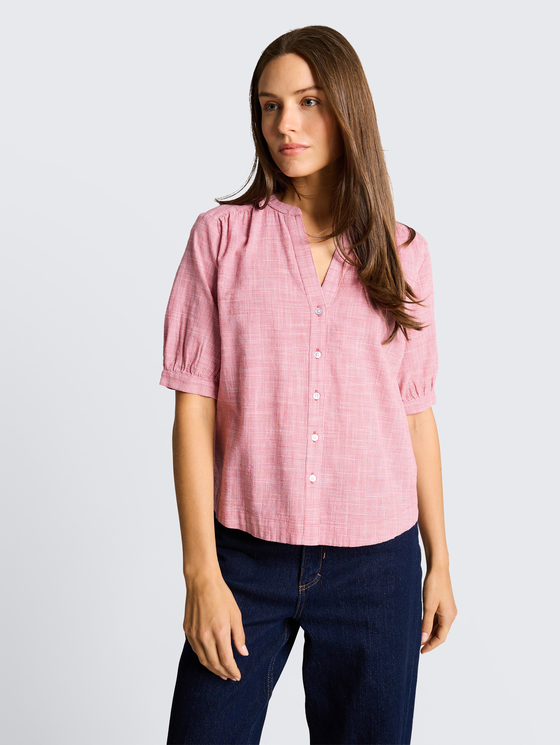 Cotton blouse - cozy pink - Neckline model front view