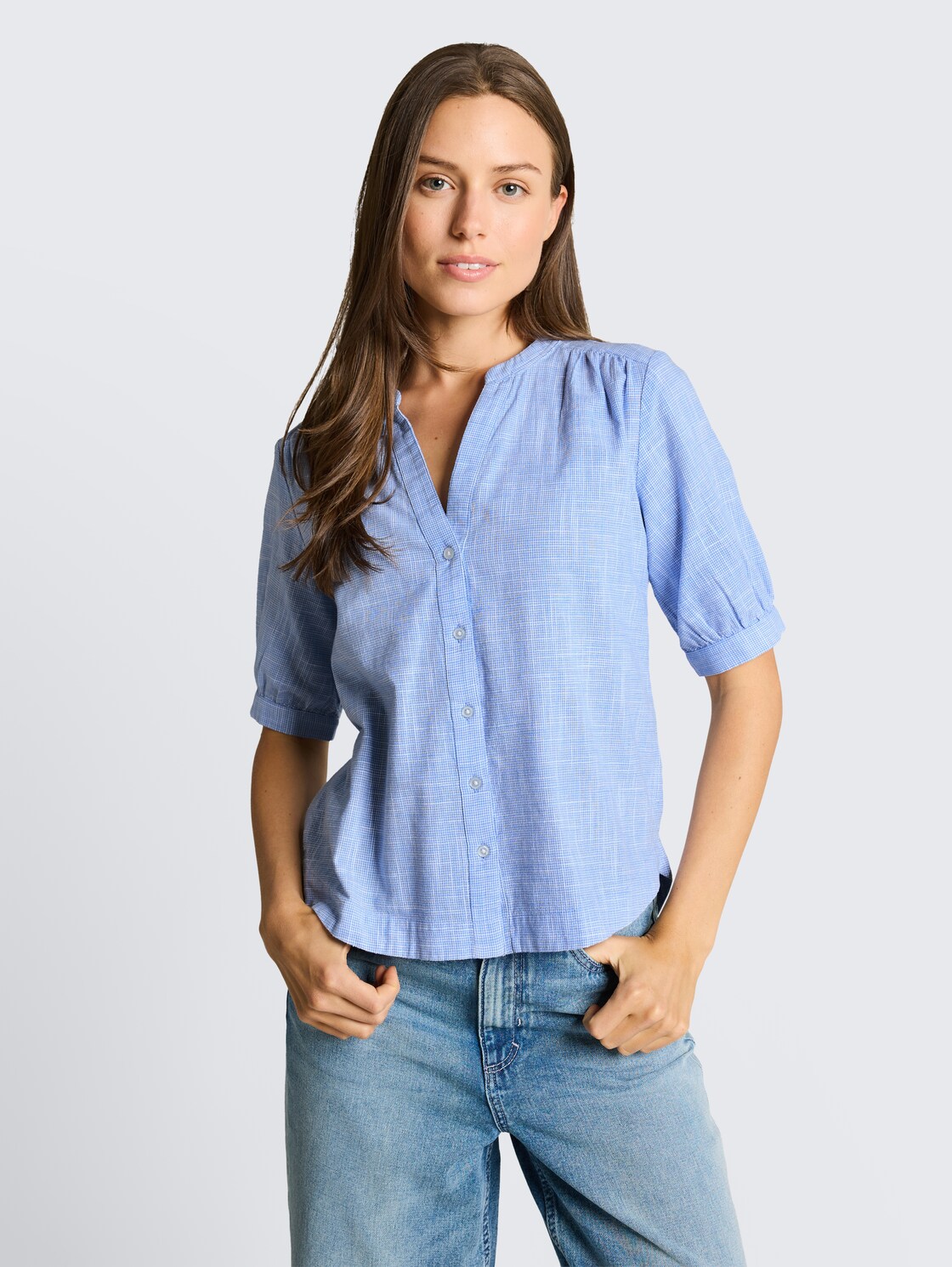 Bluse aus Baumwolle - dreamy blue - Ausschnitt Model-Vorderansicht