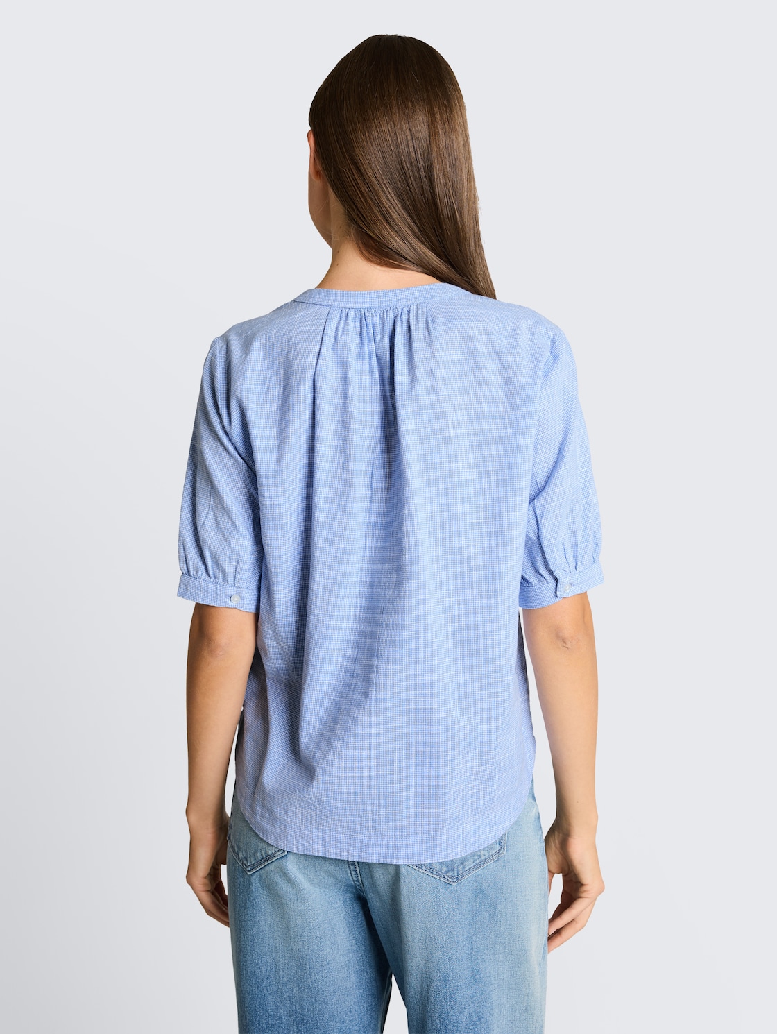 Bluse aus Baumwolle - dreamy blue - Auschnitt Model-Rückansicht
