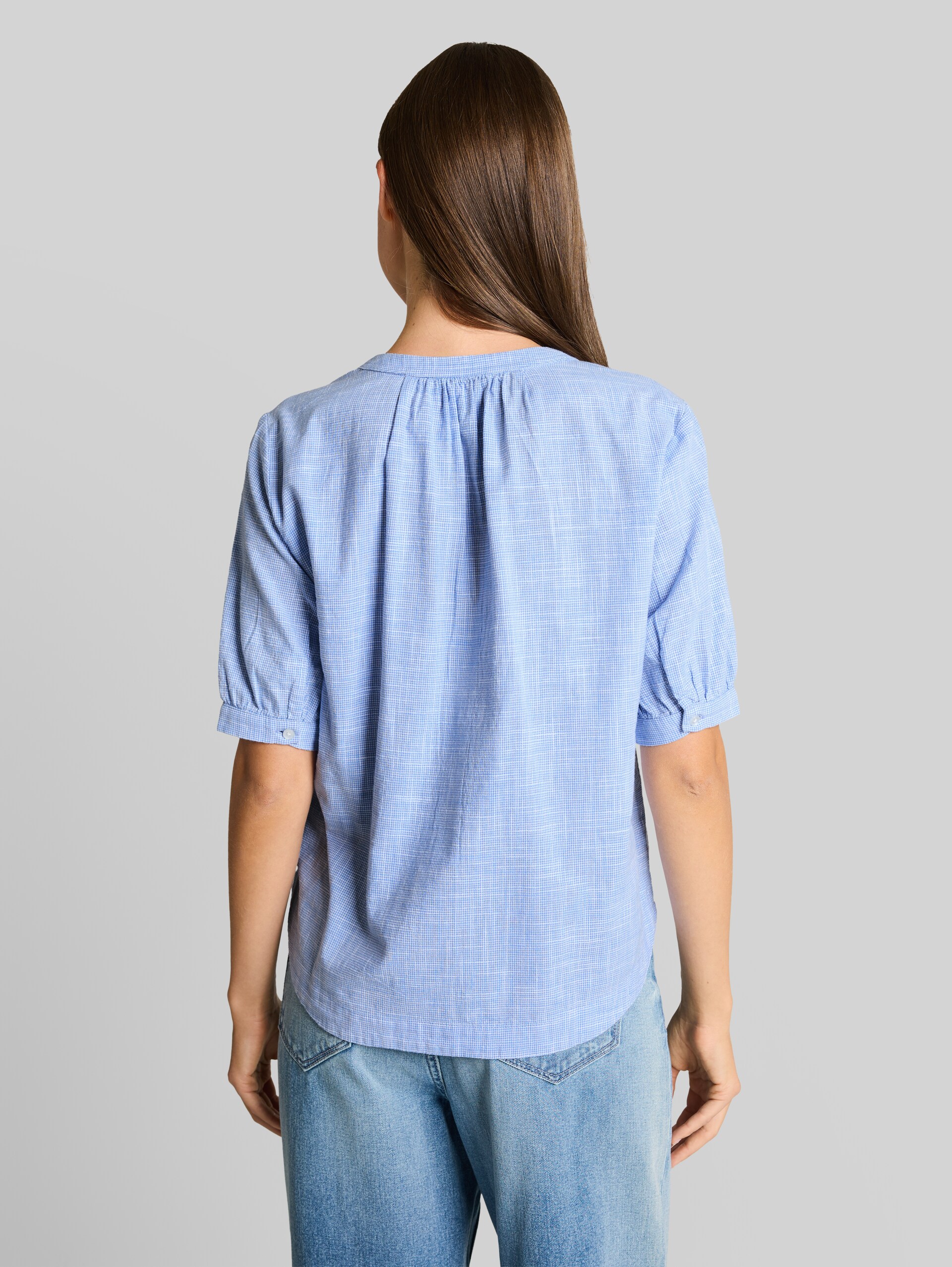 Cotton blouse - dreamy blue - Neckline model-back view