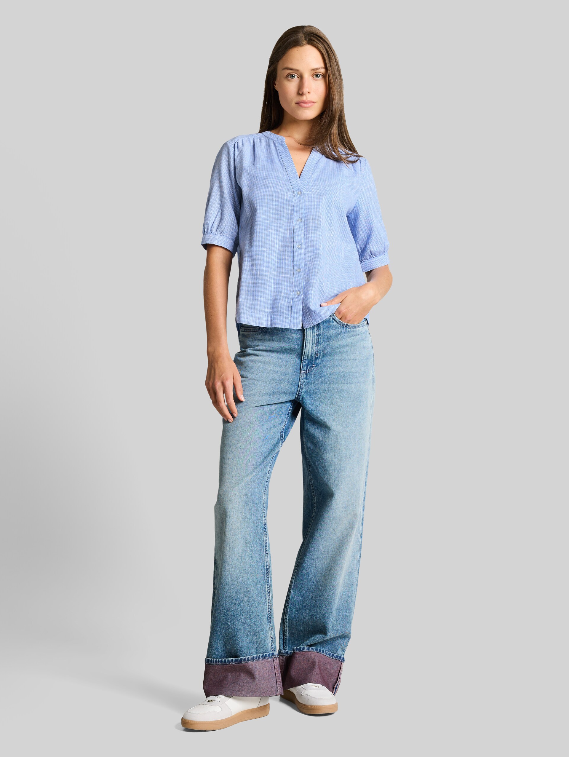 Cotton blouse - dreamy blue - Model front view