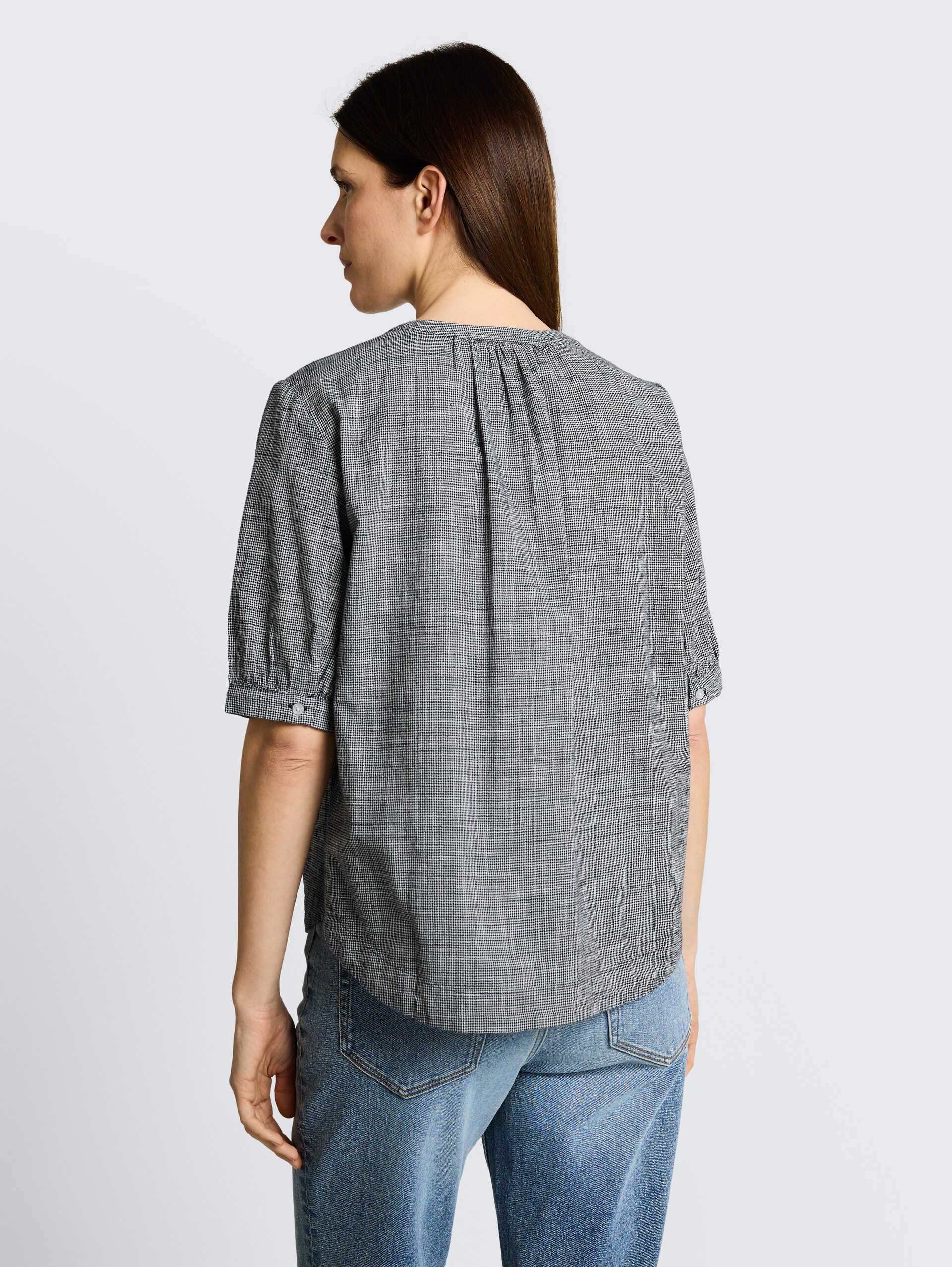 Cotton blouse - midnight navy blue - Neckline model-back view