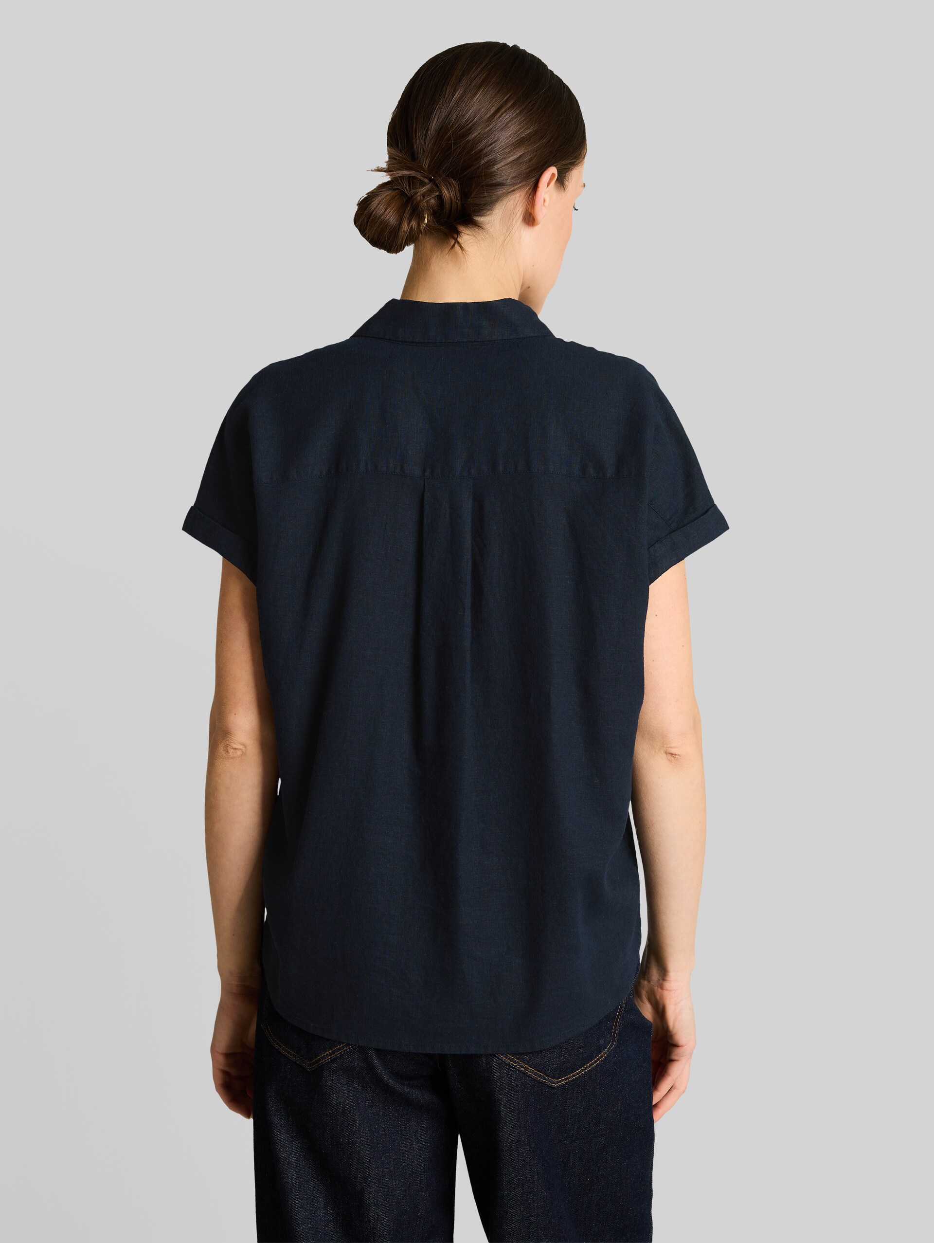 Loose fit blouse with linen blend - sky captain blue - Neckline model-back view
