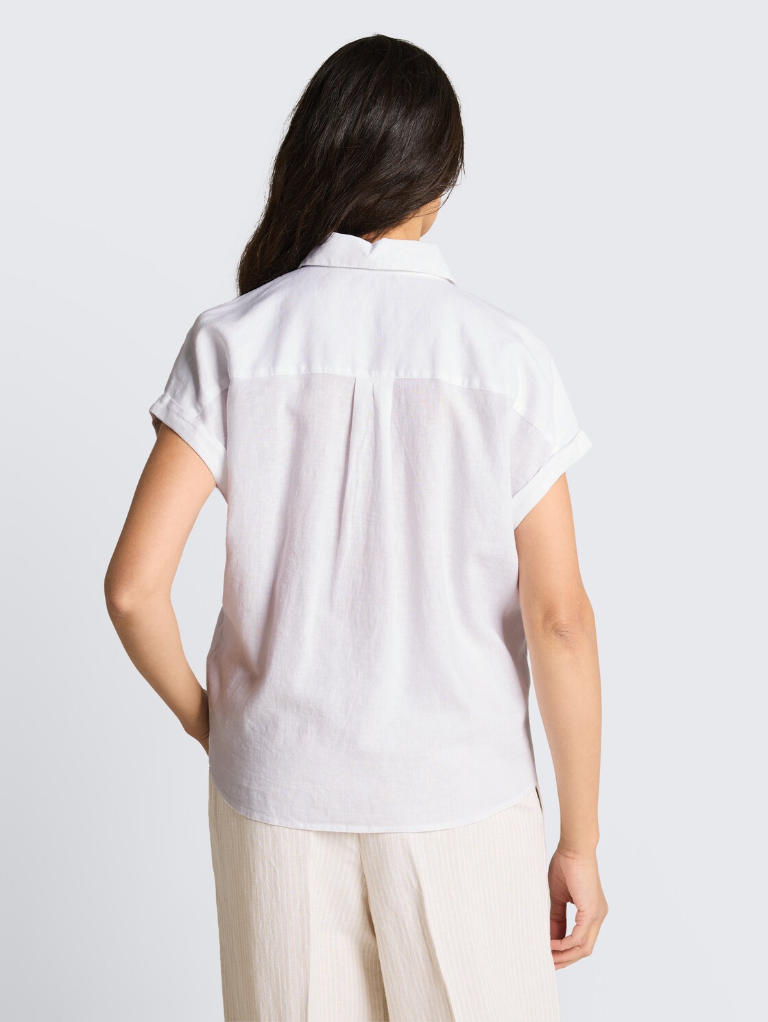 Loose Fit Bluse mit Leinenanteil - White - Auschnitt Model-Rückansicht