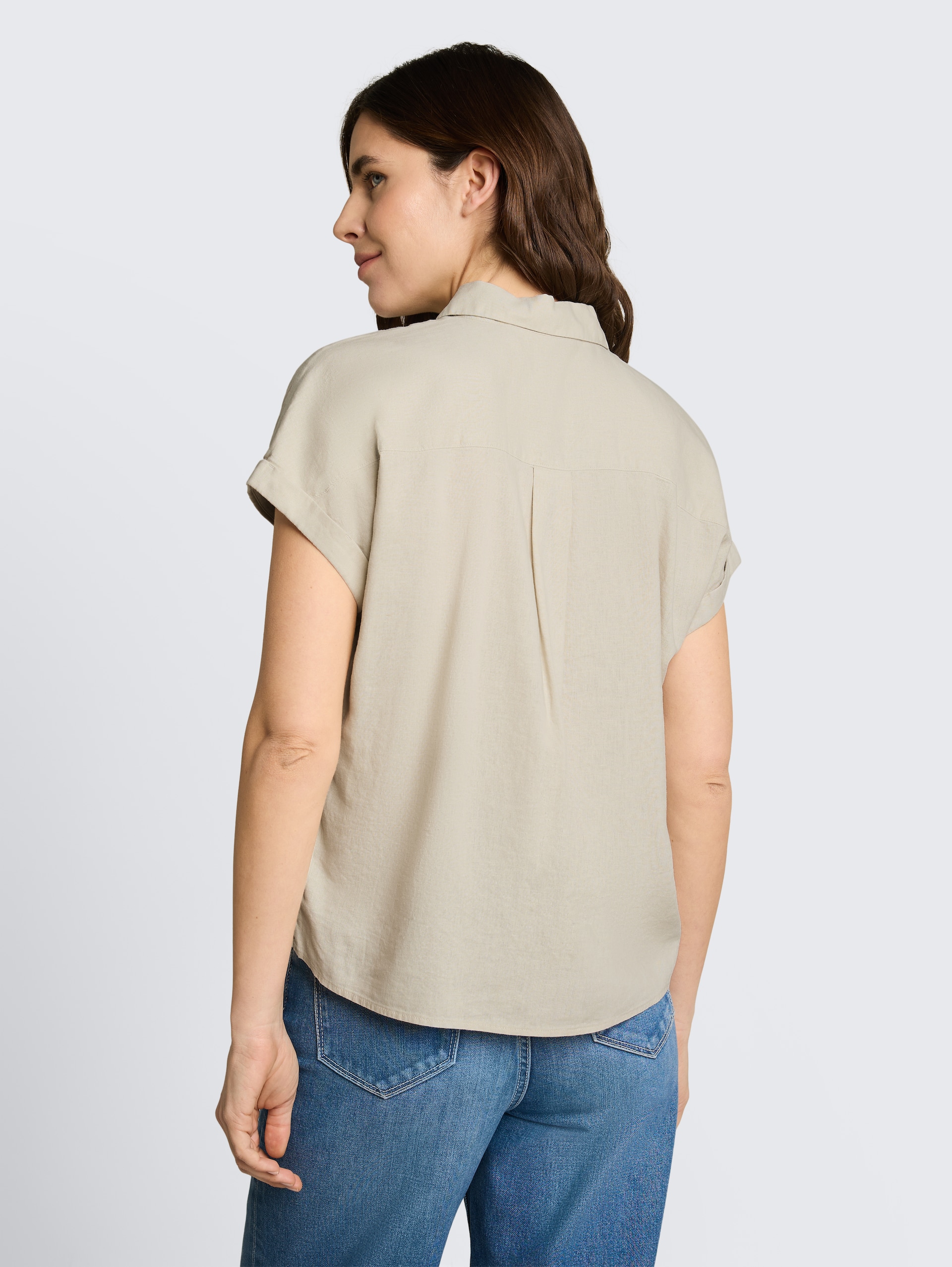 Loose Fit Bluse mit Leinenanteil - sand stone beige - Auschnitt Model-Rückansicht