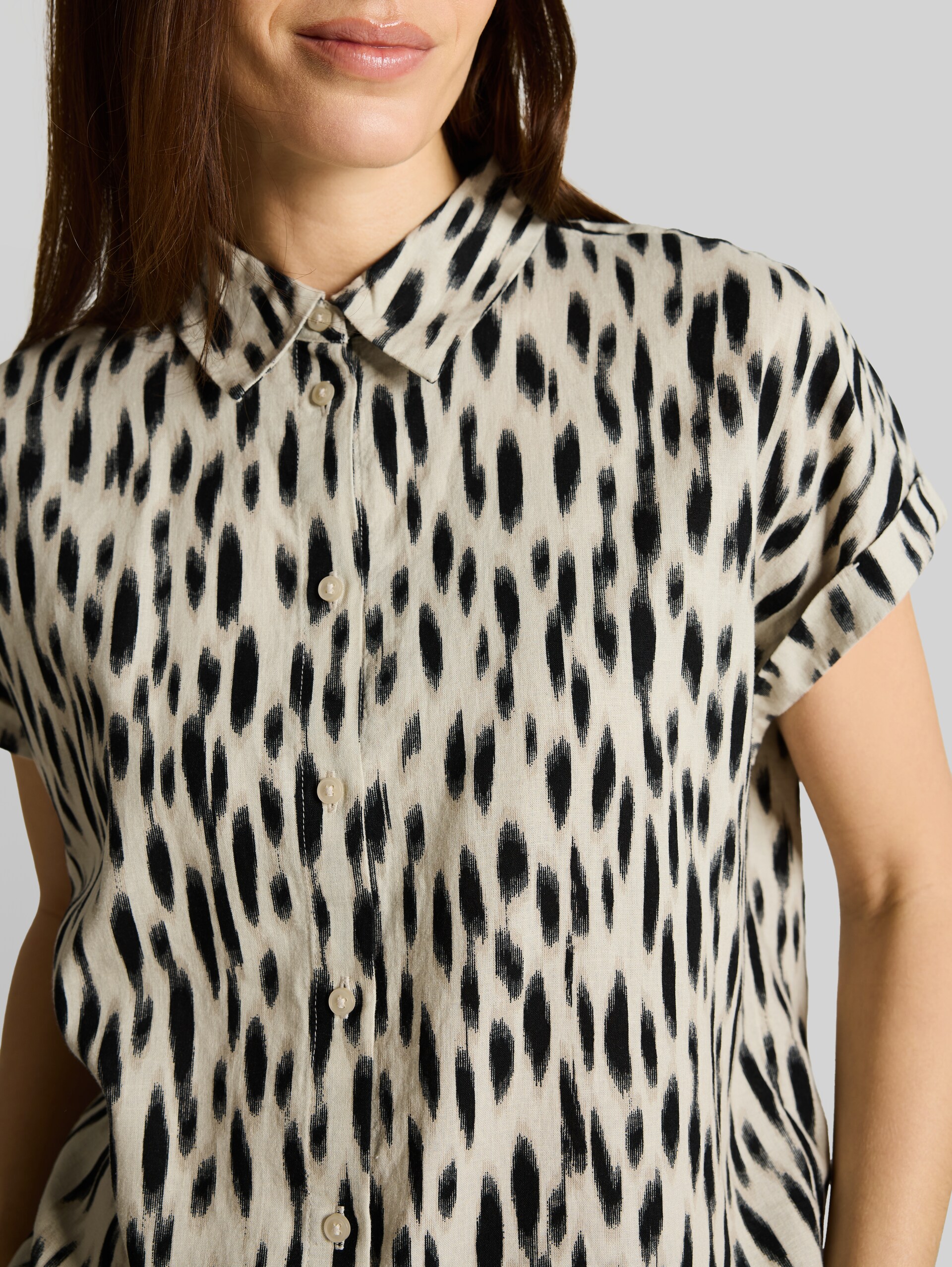 Loose Fit Bluse mit Leinenanteil - sand stone beige abstract dot - Detail-Model-Ansicht
