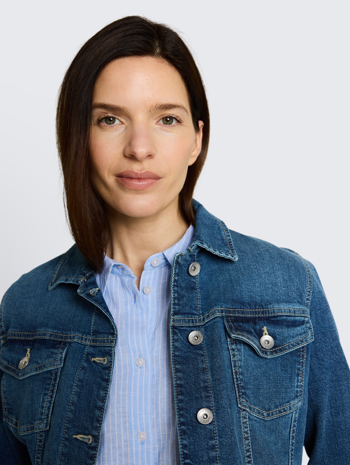 Loose Fit Bluse mit Leinenanteil - fjord blue irregular stripe - Detail-Model-Ansicht