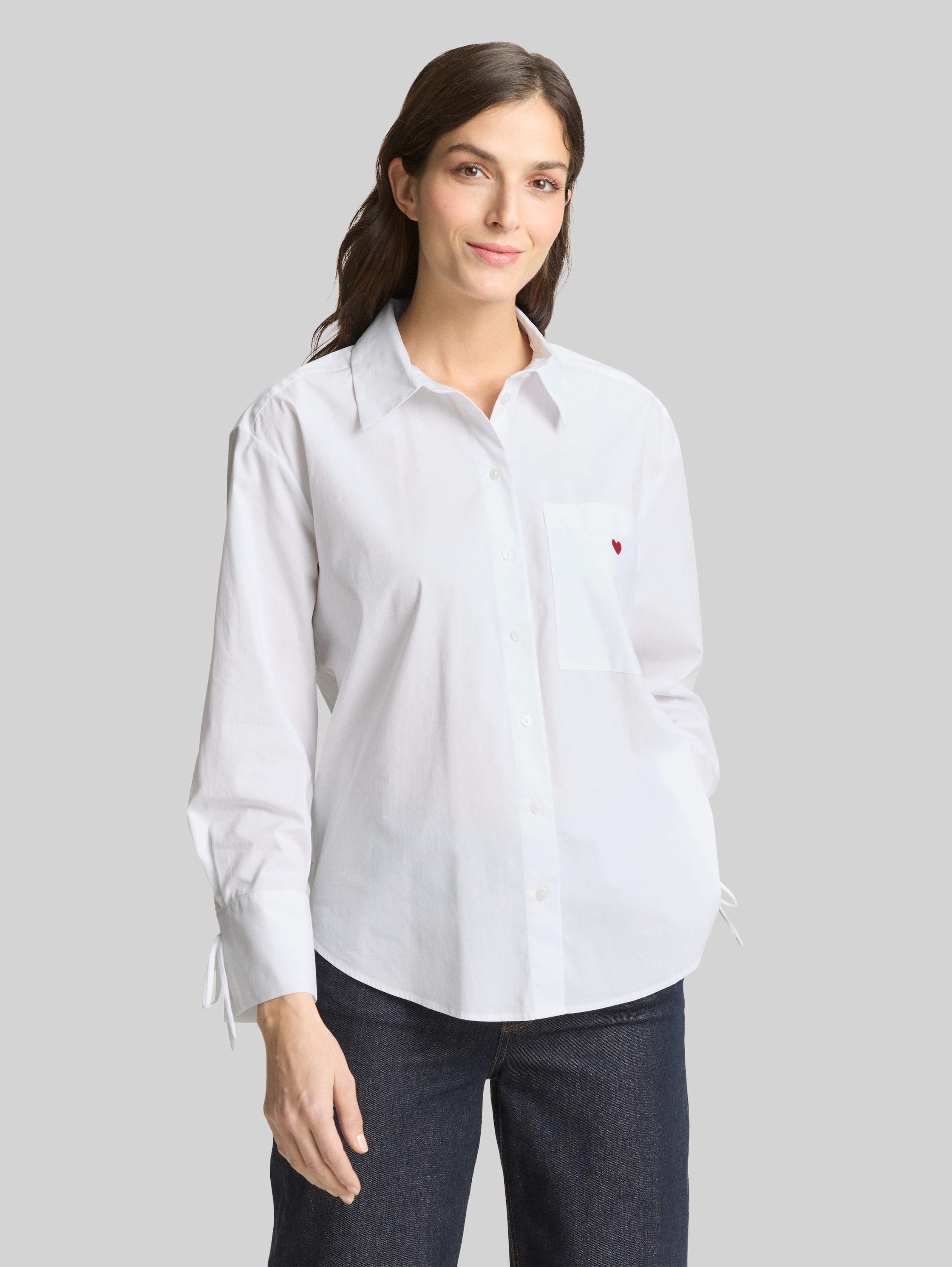 Bluza srajčnega kroja z vezenjem srca