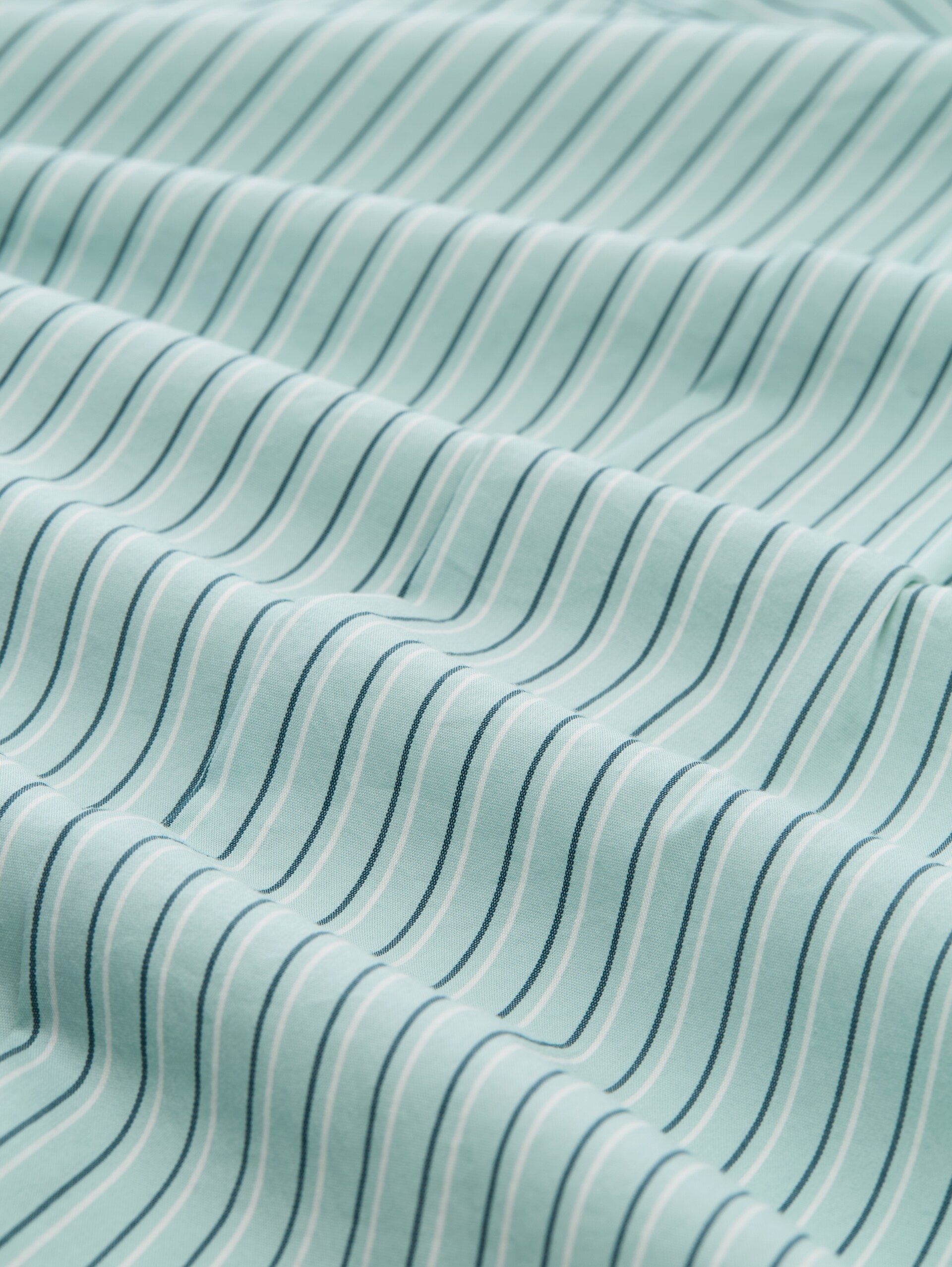 Oversize Hemdbluse mit Herz-Stickerei - blue haze irregular stripe - Material-Ansicht