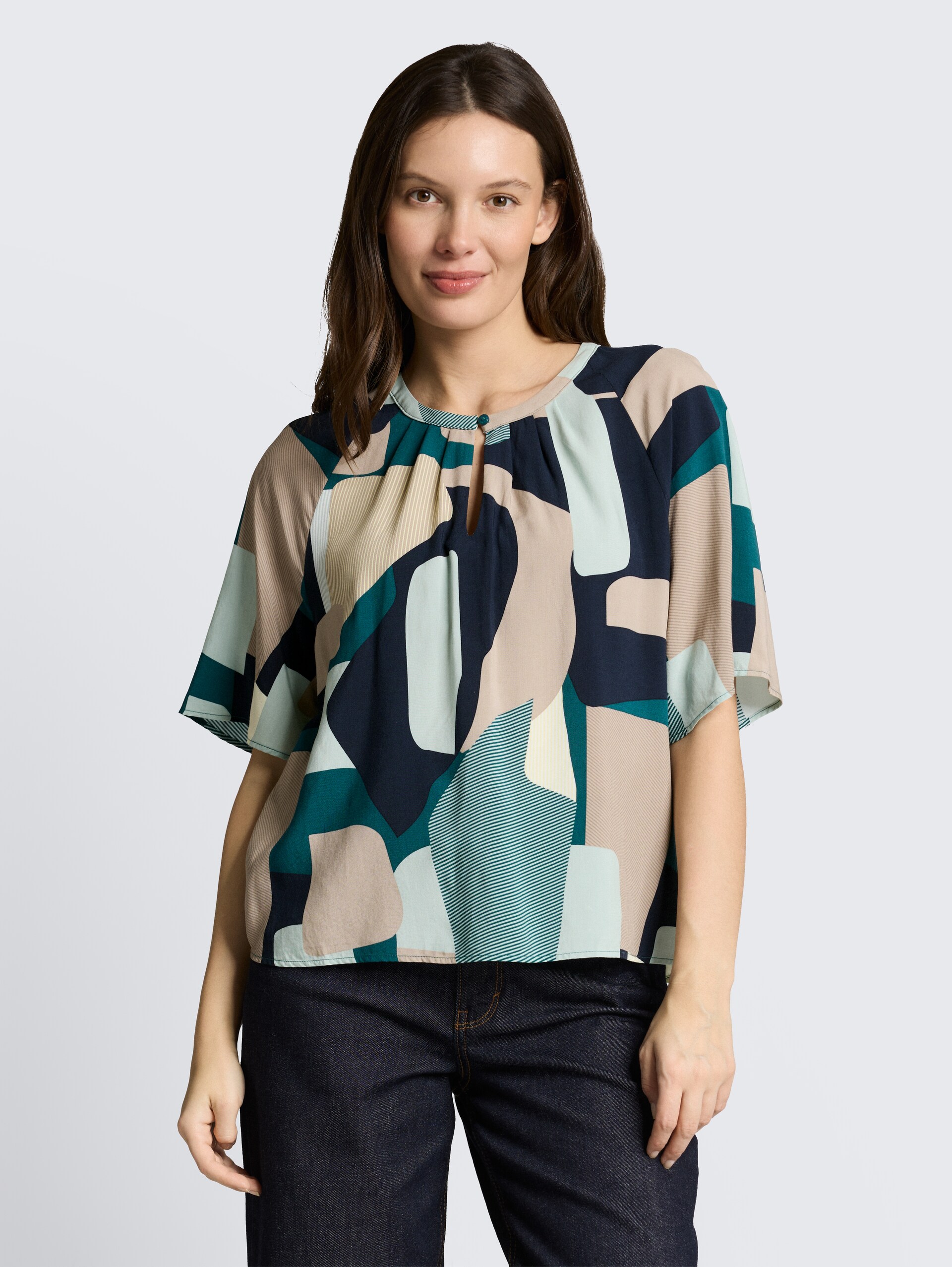 Bluse mit Muster - abstract stripe print - Ausschnitt Model-Vorderansicht