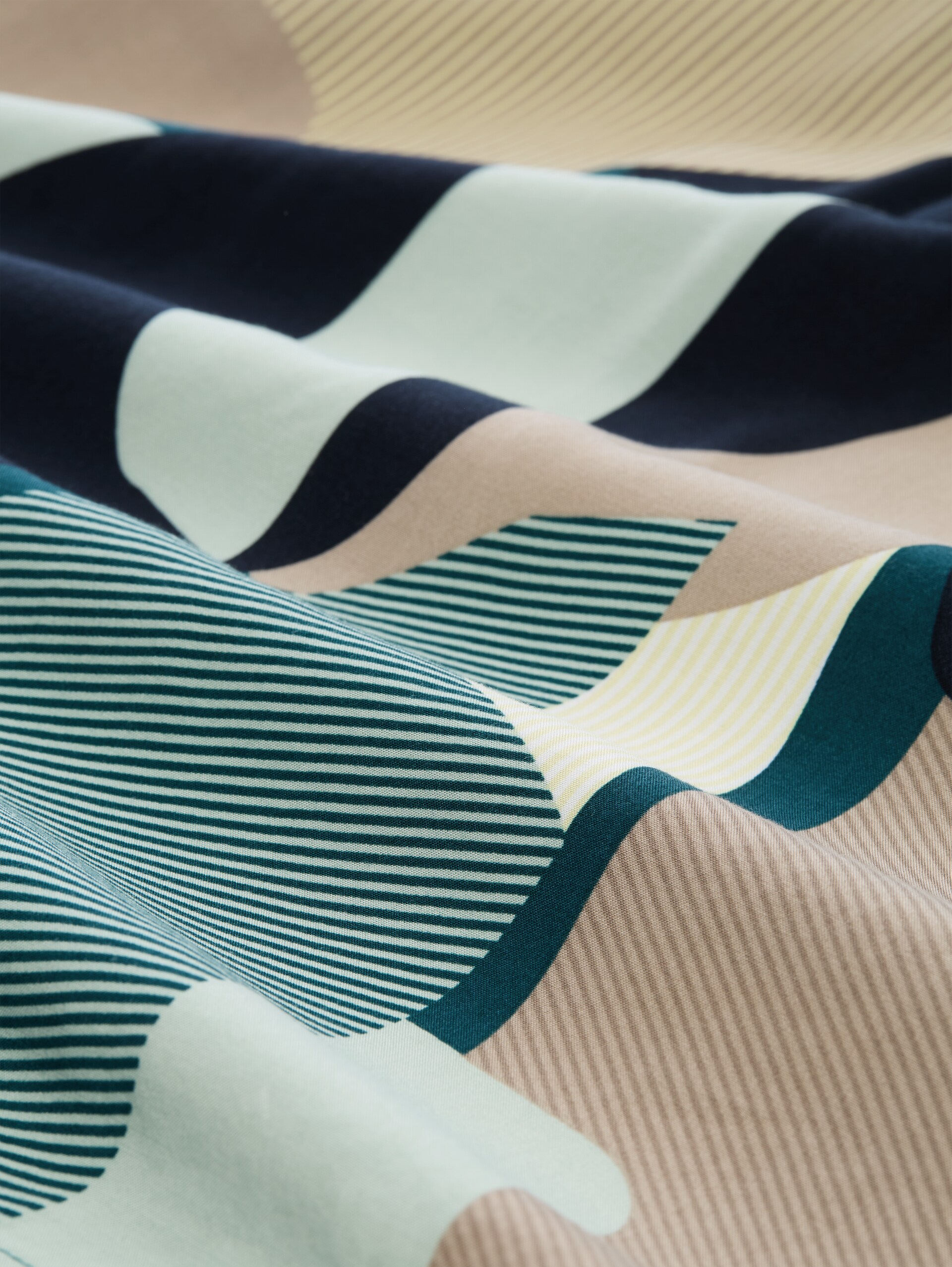 Bluse mit Muster - abstract stripe print - Material-Ansicht