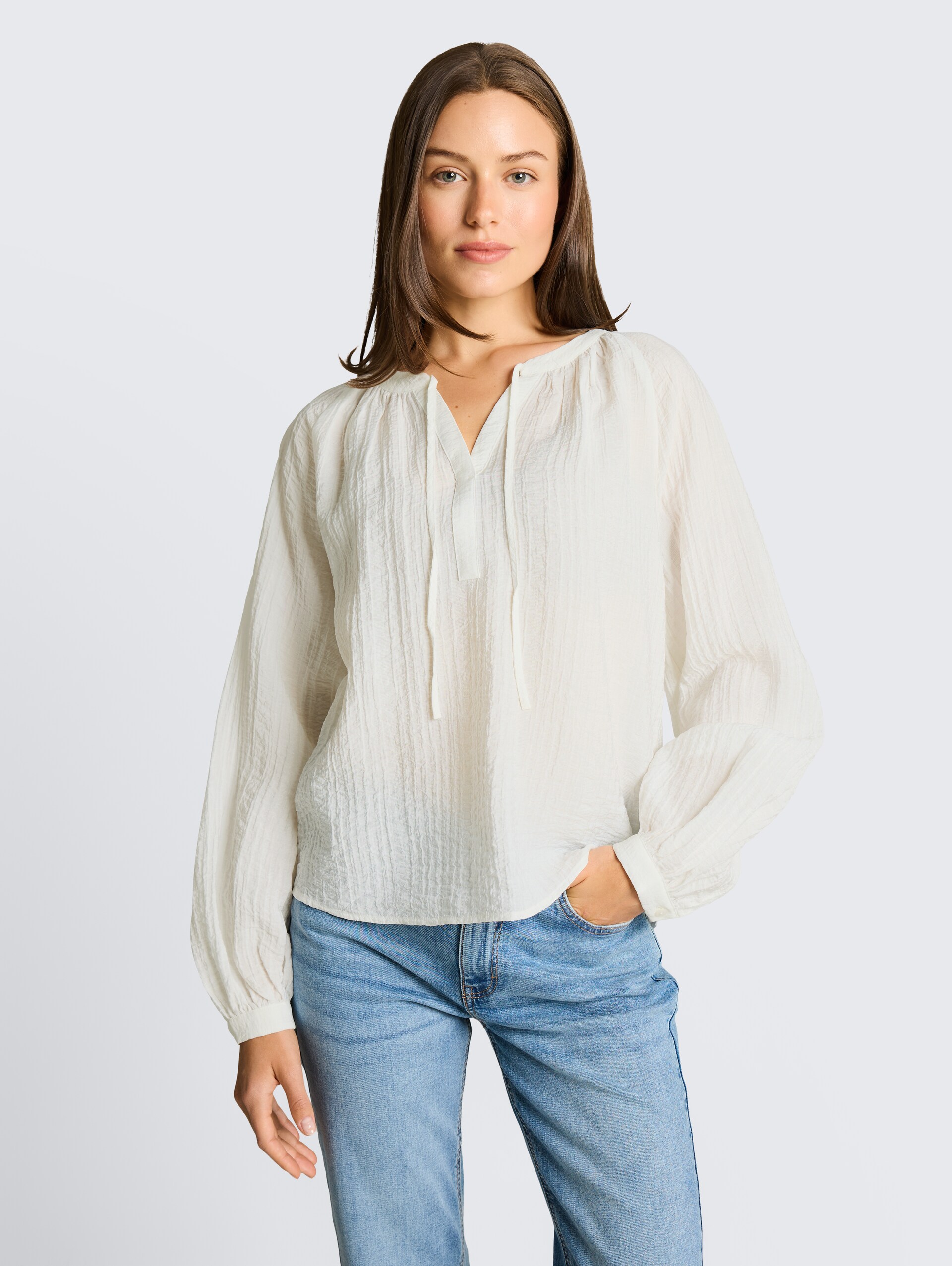 Crinkle Bluse mit Bindeband - Whisper White - Ausschnitt Model-Vorderansicht