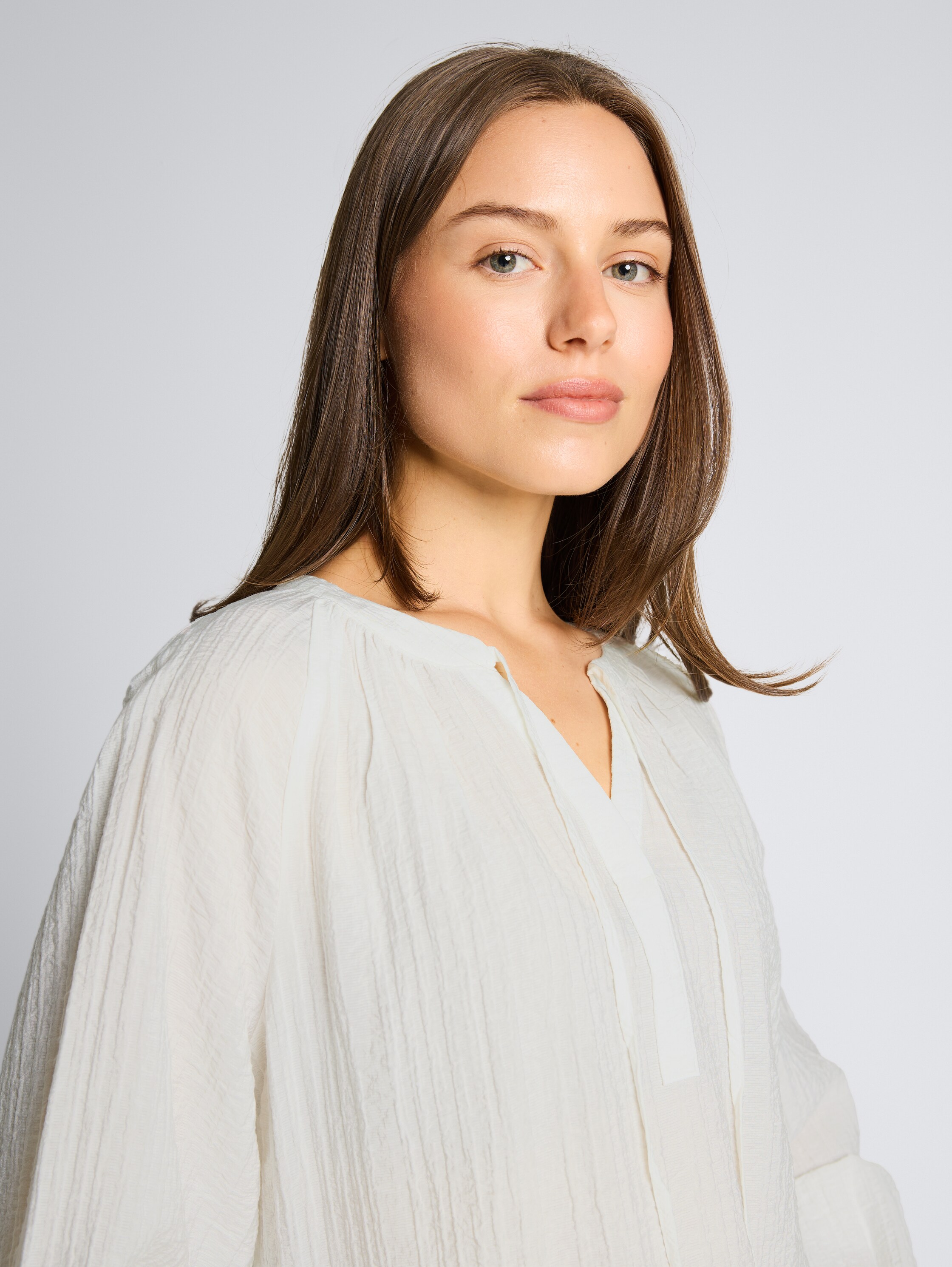 Chemisier froissé avec lien à nouer - Whisper White - Vue détaillée du modèle