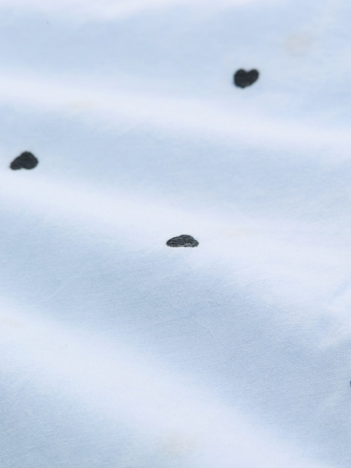 Bluse mit Herz-Stickerei - blue heart design - Material-Ansicht