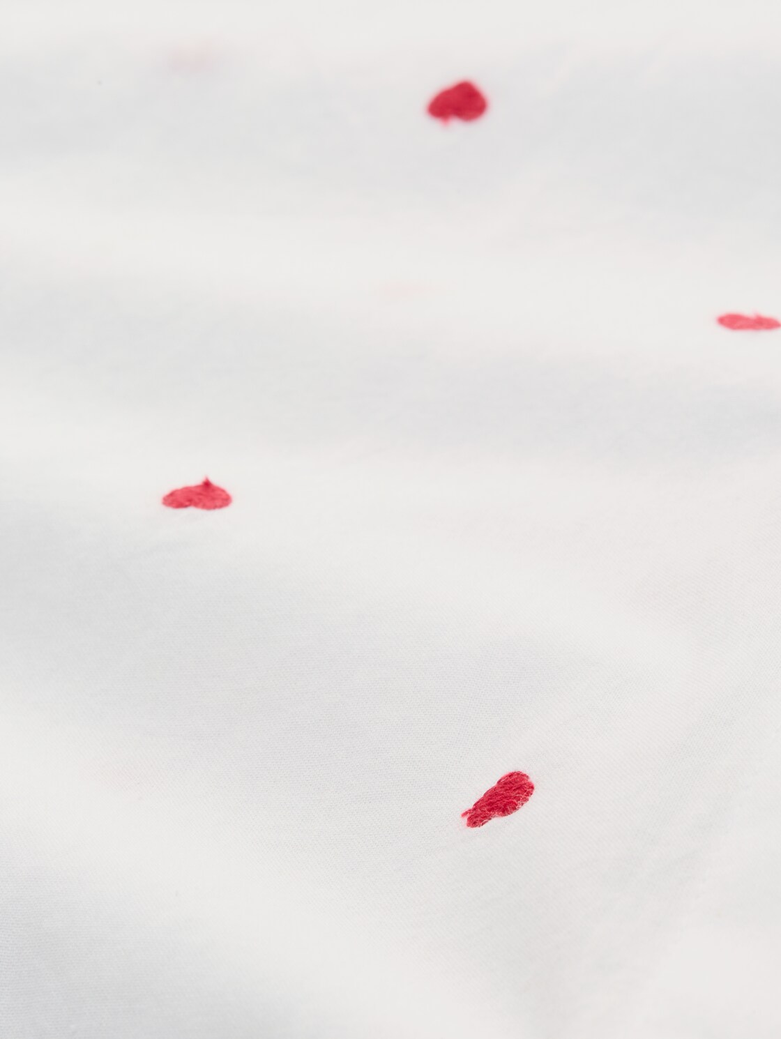 Bluse mit Herz-Stickerei - white red heart design - Material-Ansicht