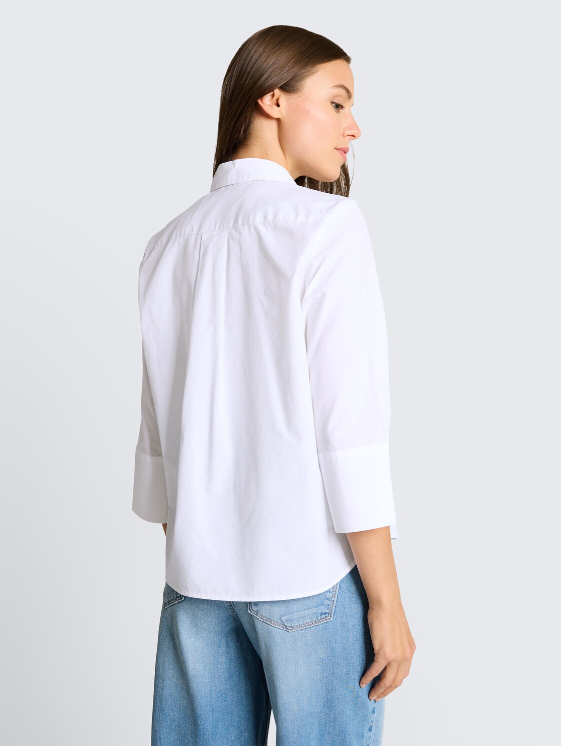 Popeline Hemdbluse mit 3/4-Arm - White - Auschnitt Model-Rückansicht