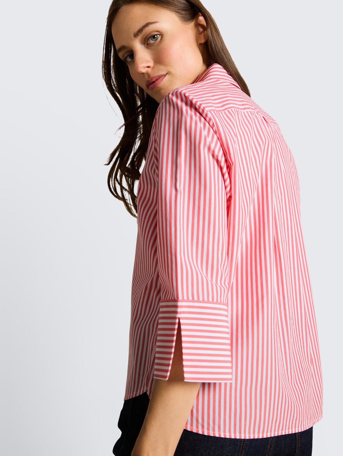 Popeline Hemdbluse mit 3/4-Arm - soft coral white thin stripe - Detail-Model-Ansicht