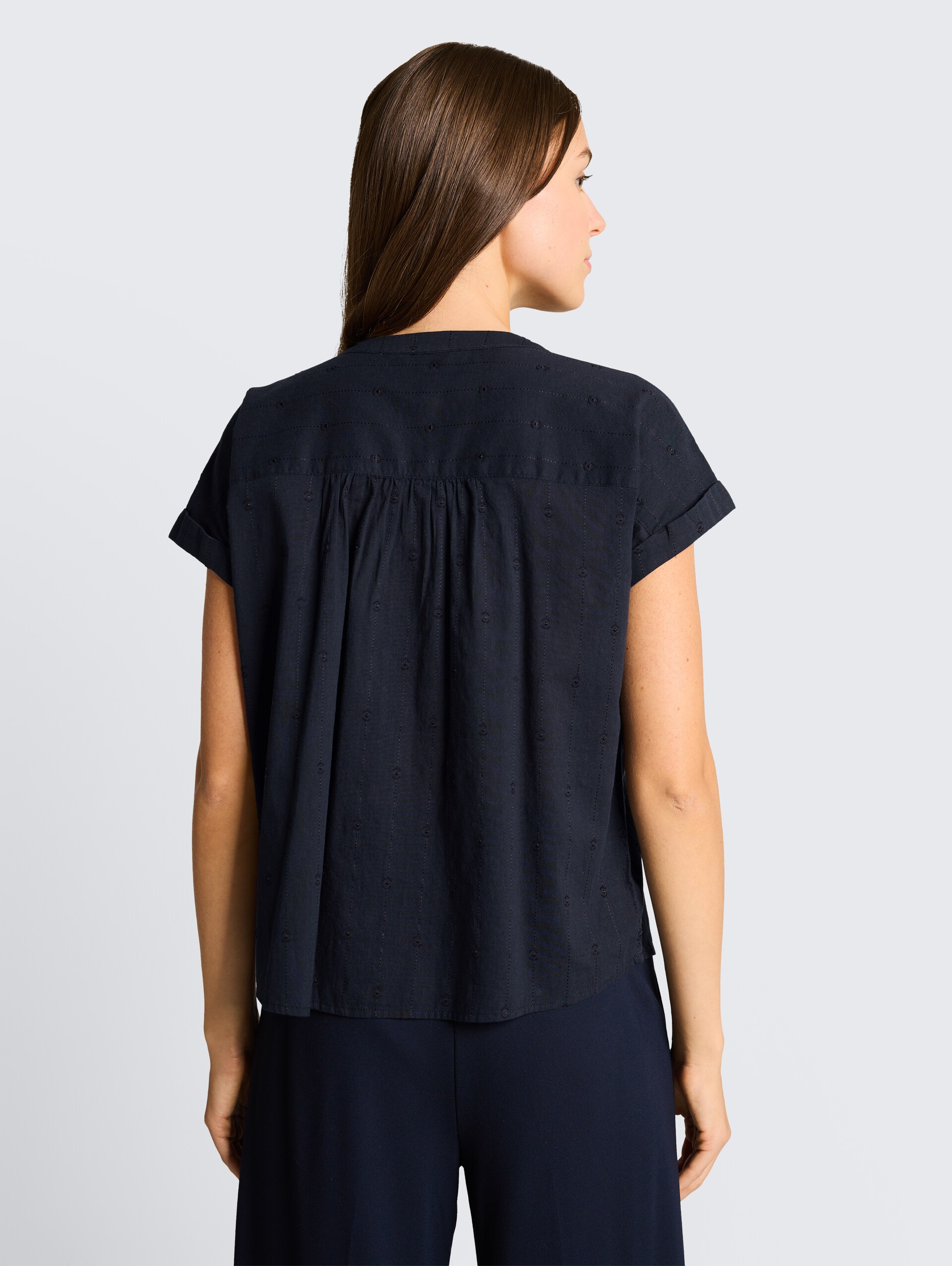 Loose Fit Bluse - sky captain blue - Auschnitt Model-Rückansicht
