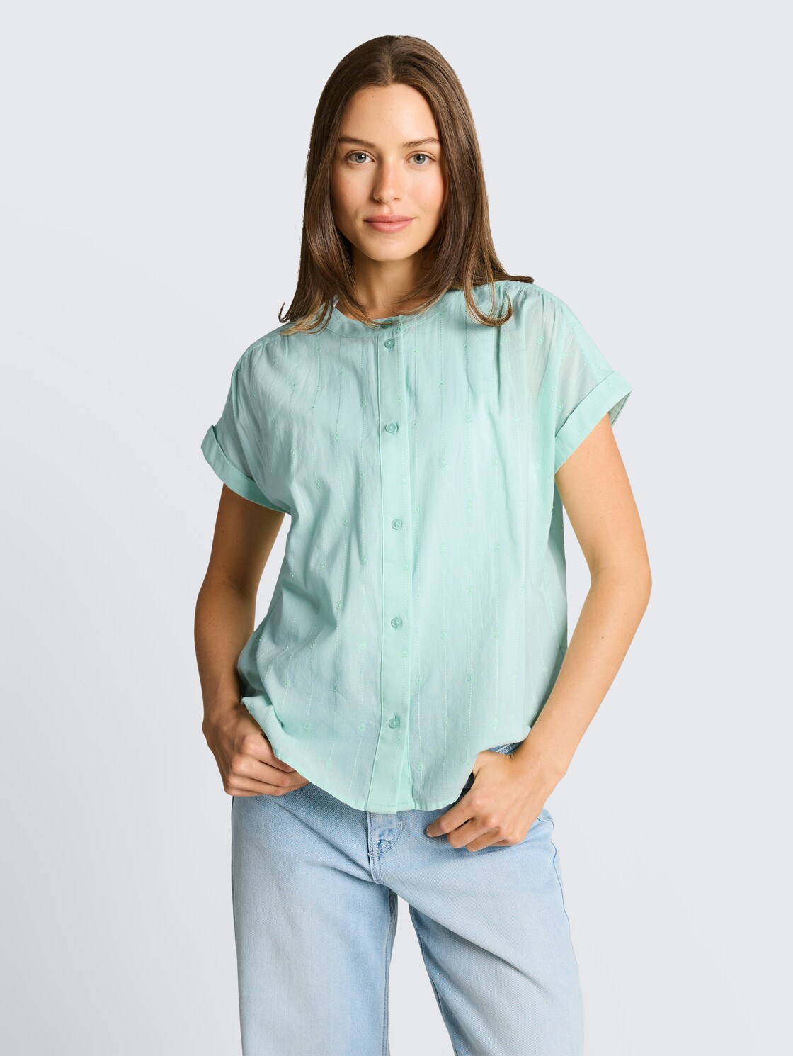 Loose Fit Bluse - blue haze - Ausschnitt Model-Vorderansicht