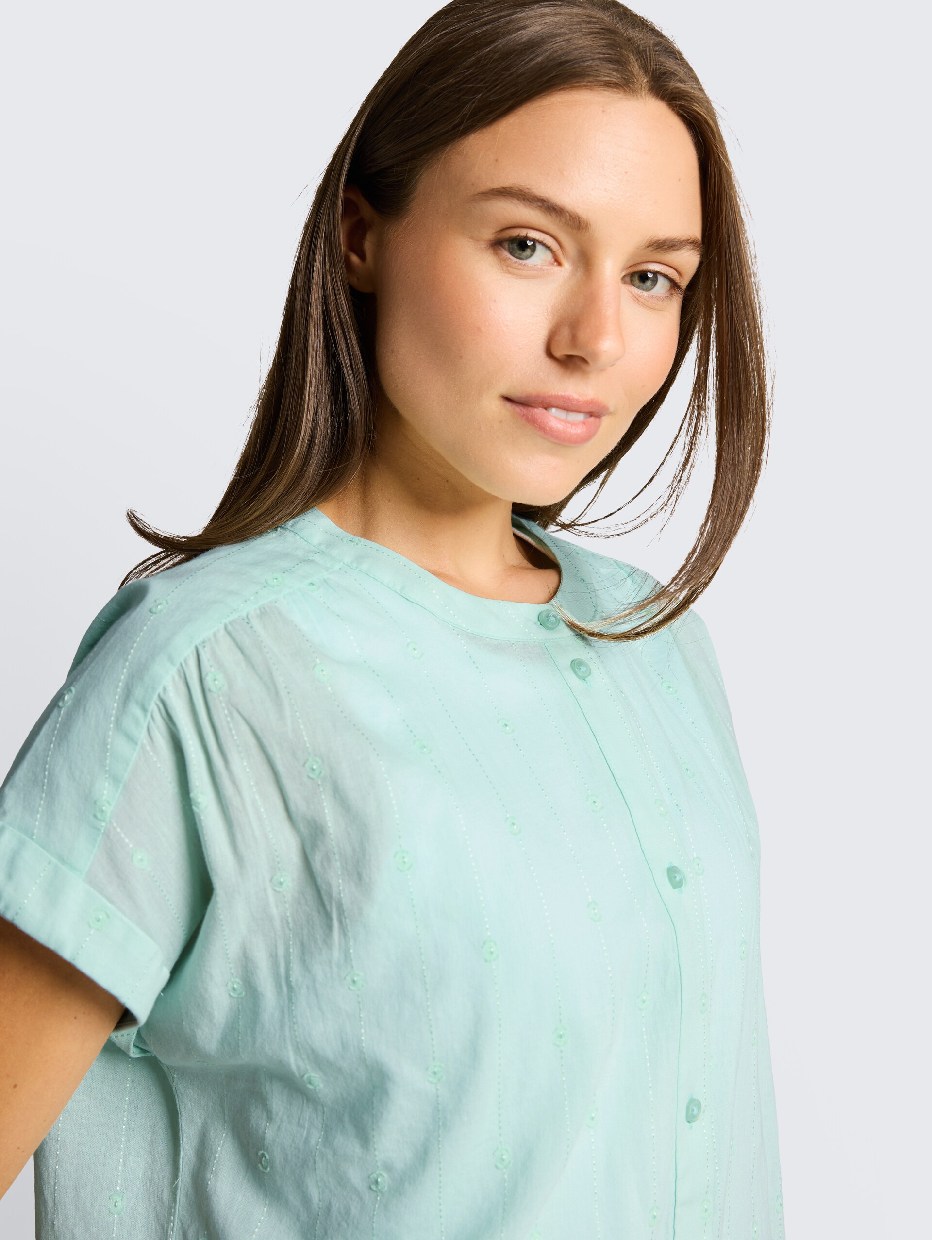 Loose Fit Bluse - blue haze - Detail-Model-Ansicht