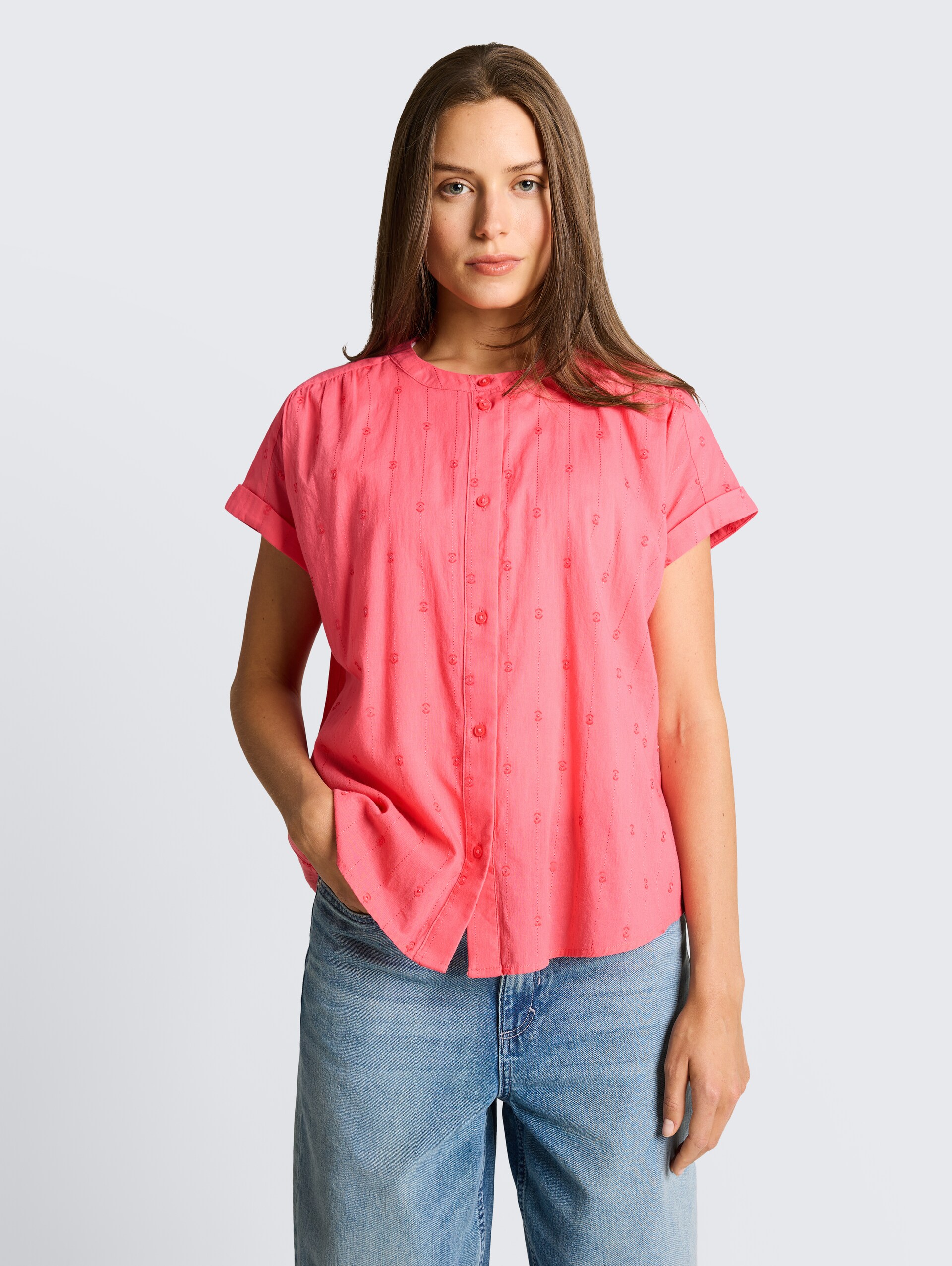 Loose Fit Bluse - soft coral pink - Ausschnitt Model-Vorderansicht