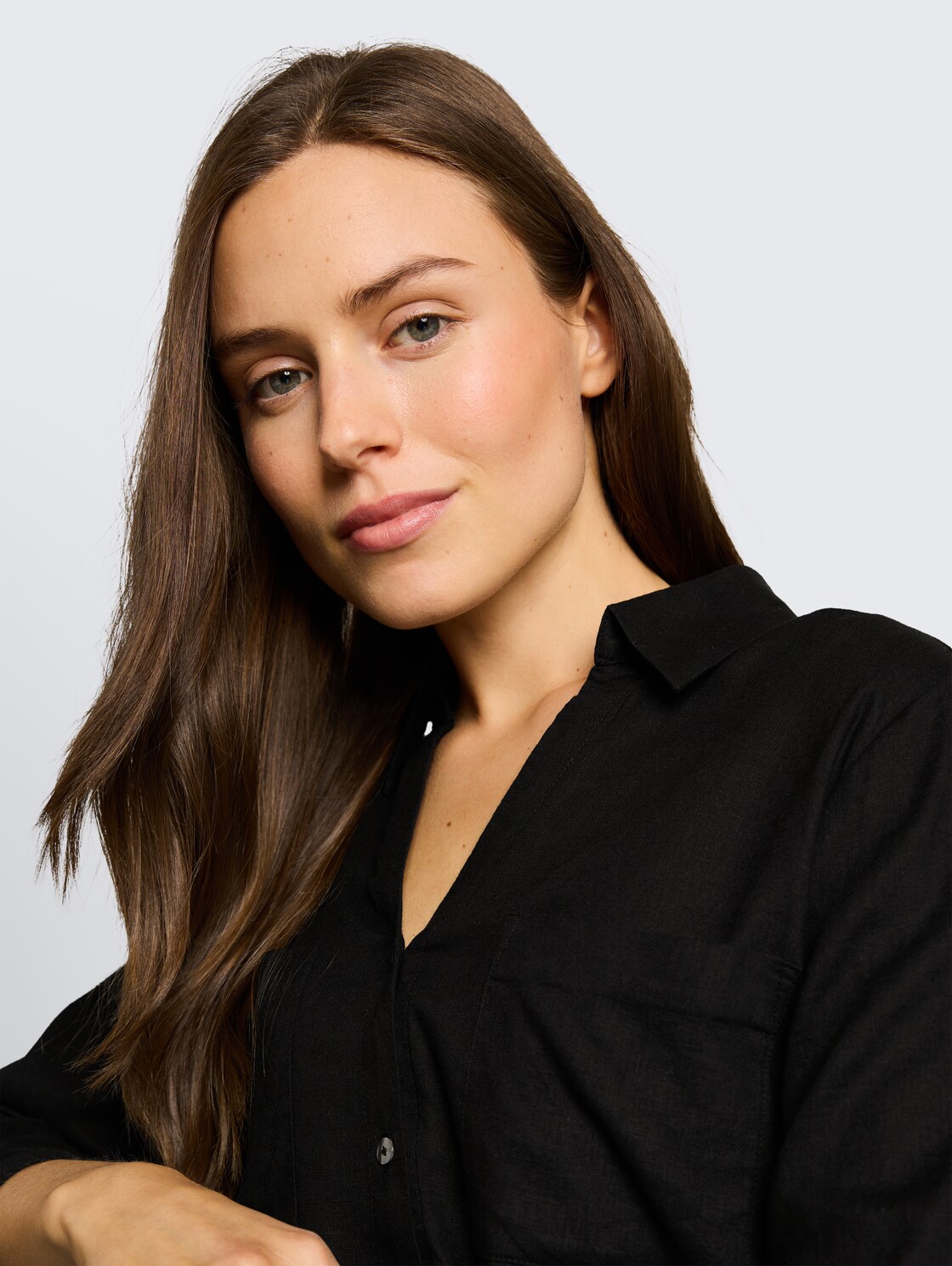 Hemdbluse mit Leinenanteil - deep black - Detail-Model-Ansicht