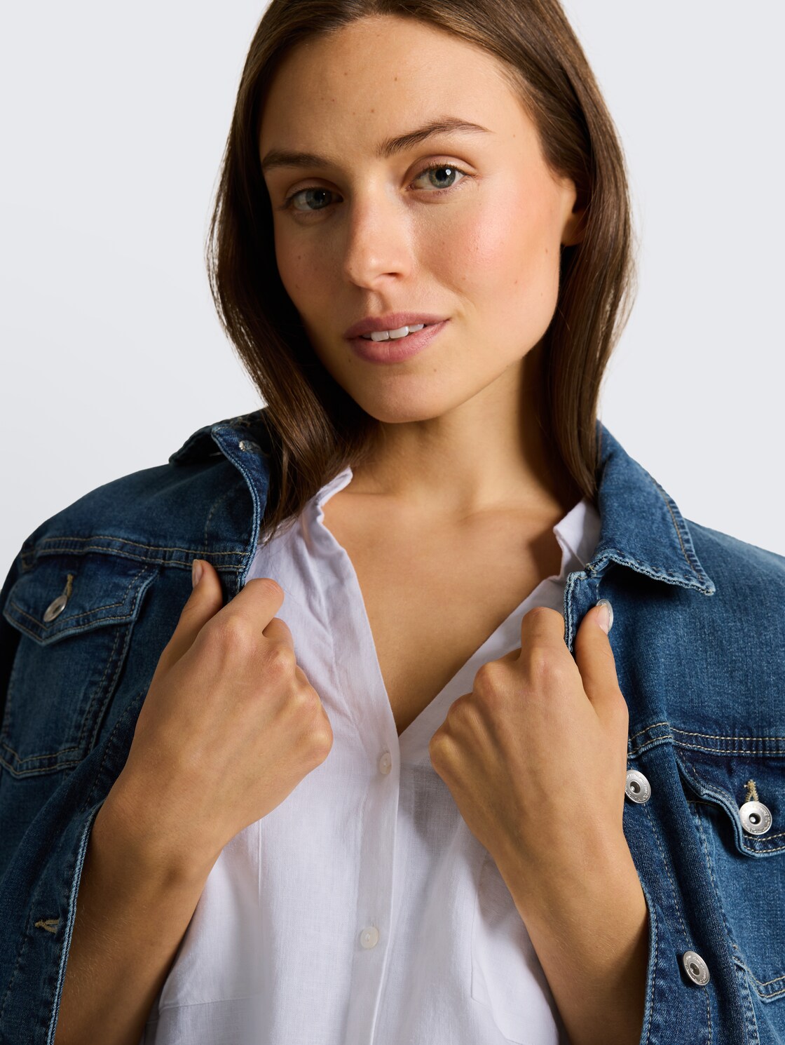 Hemdbluse mit Leinenanteil - White - Detail-Model-Ansicht