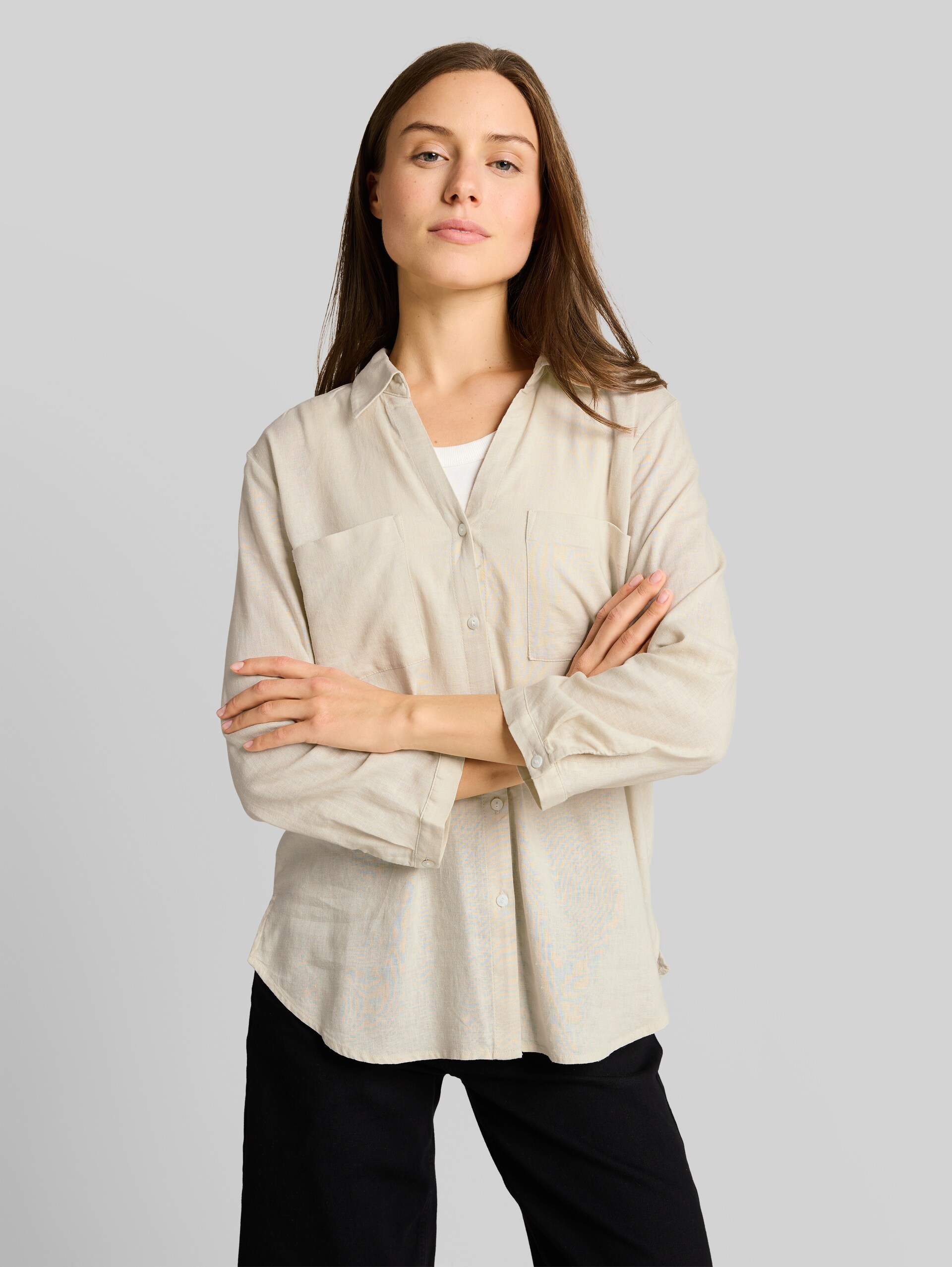 Hemdbluse mit Leinenanteil - sand stone beige - Ausschnitt Model-Vorderansicht