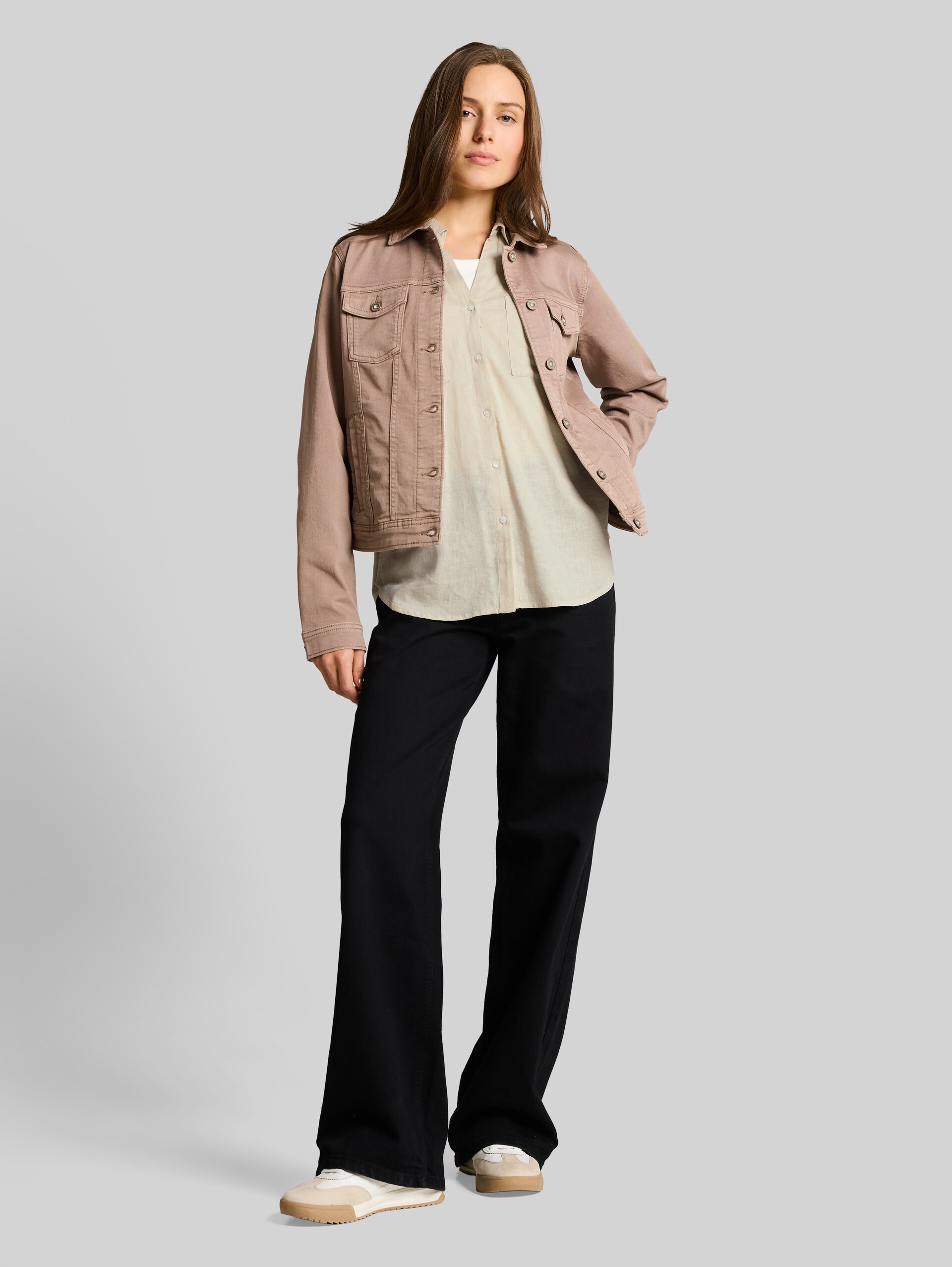 Hemdbluse mit Leinenanteil - sand stone beige - Model-Vorderansicht