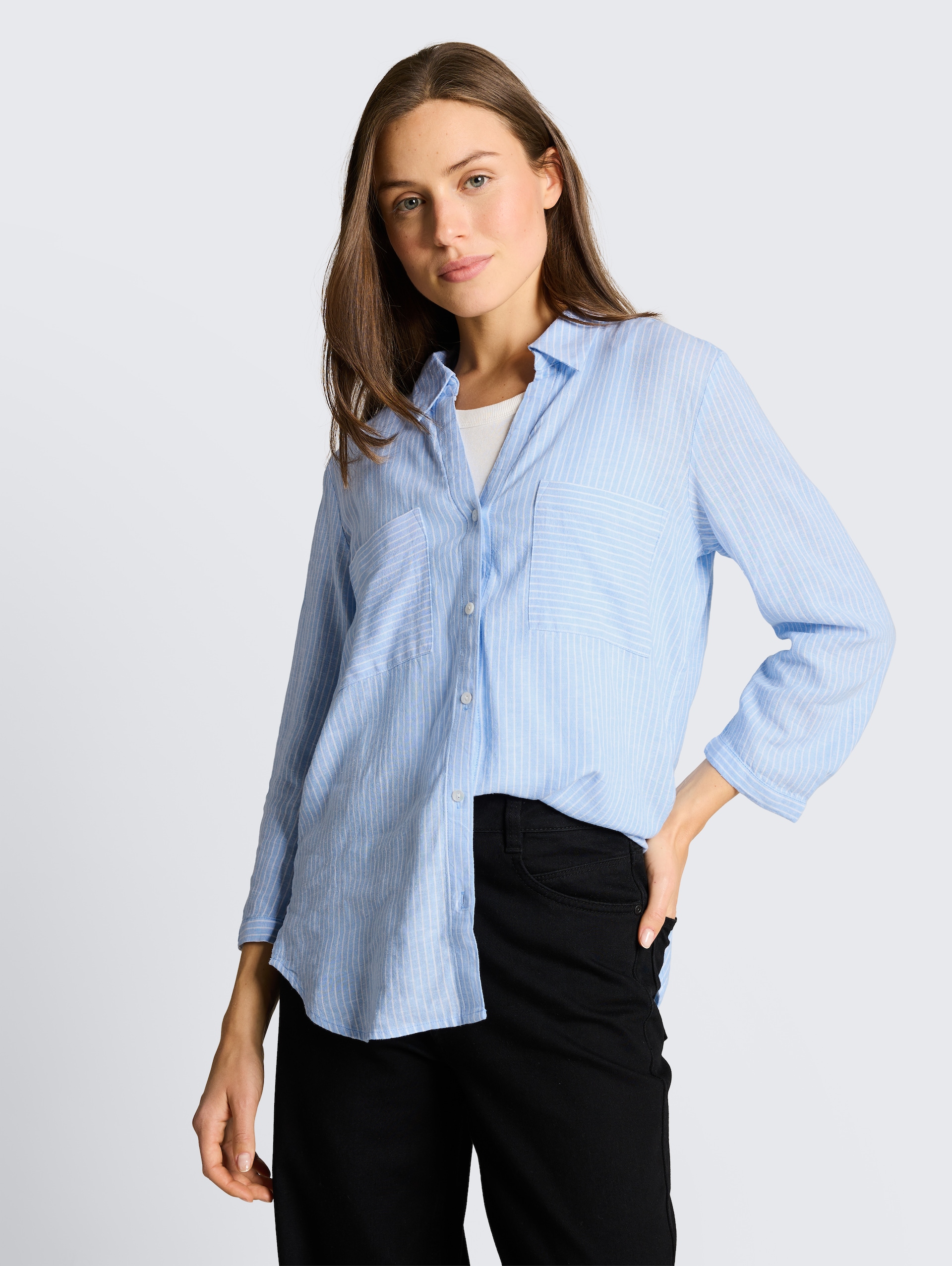 Hemdbluse mit Leinenanteil - fjord blue irregular stripe - Ausschnitt Model-Vorderansicht