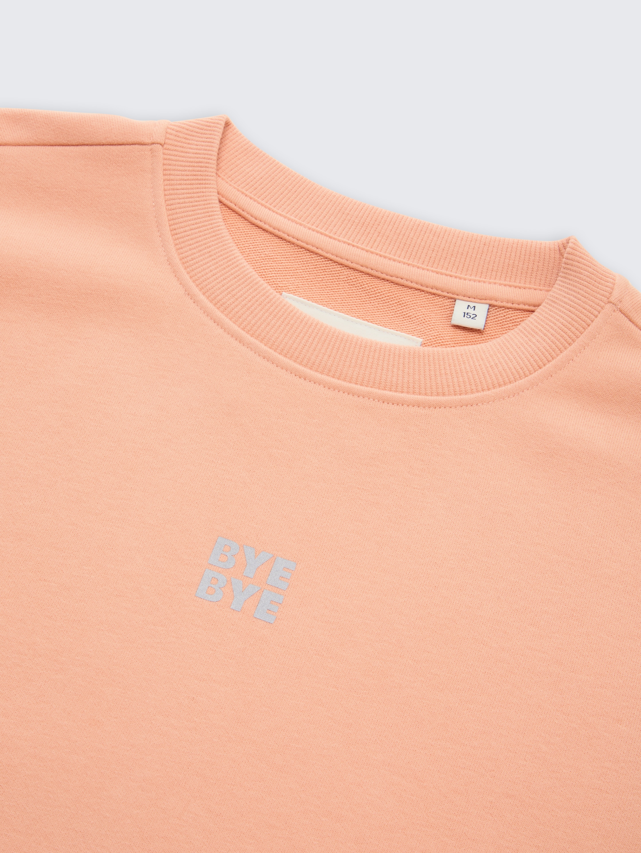 Glow-in-the-dark sweatshirt - dusty light orange - Detailaanzicht model