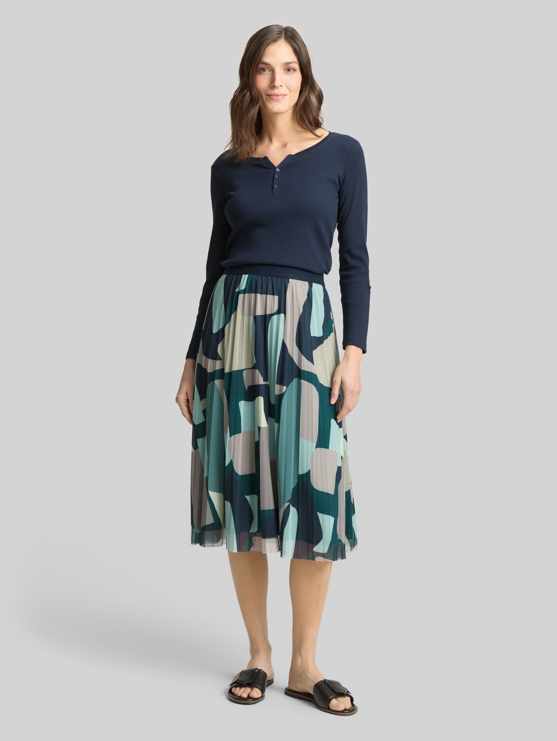 Midi-Meshrock mit Muster - abstract stripe print - Model-Vorderansicht