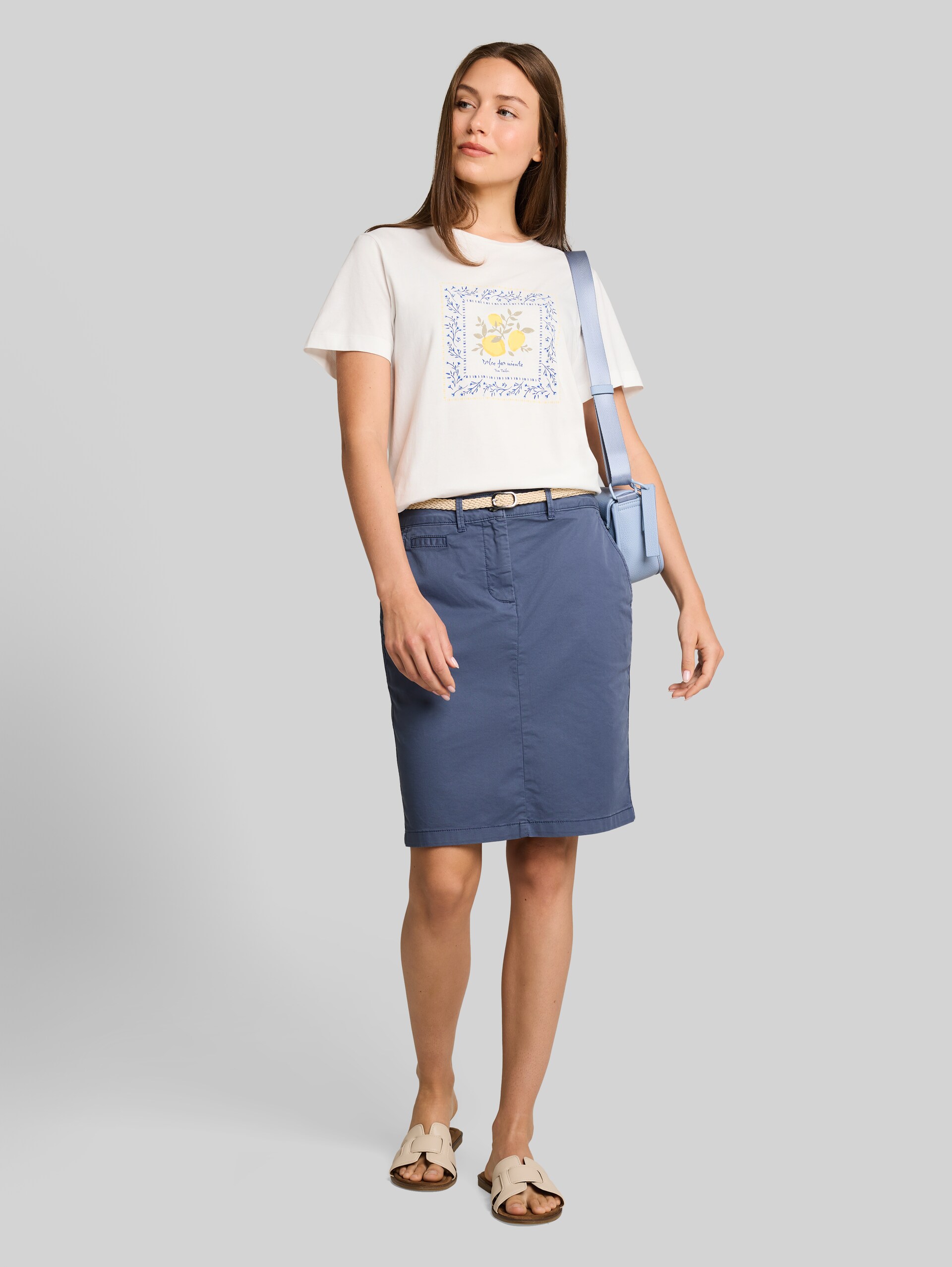 Chino skirt with belt - Vintage Indigo Blue - Model front view