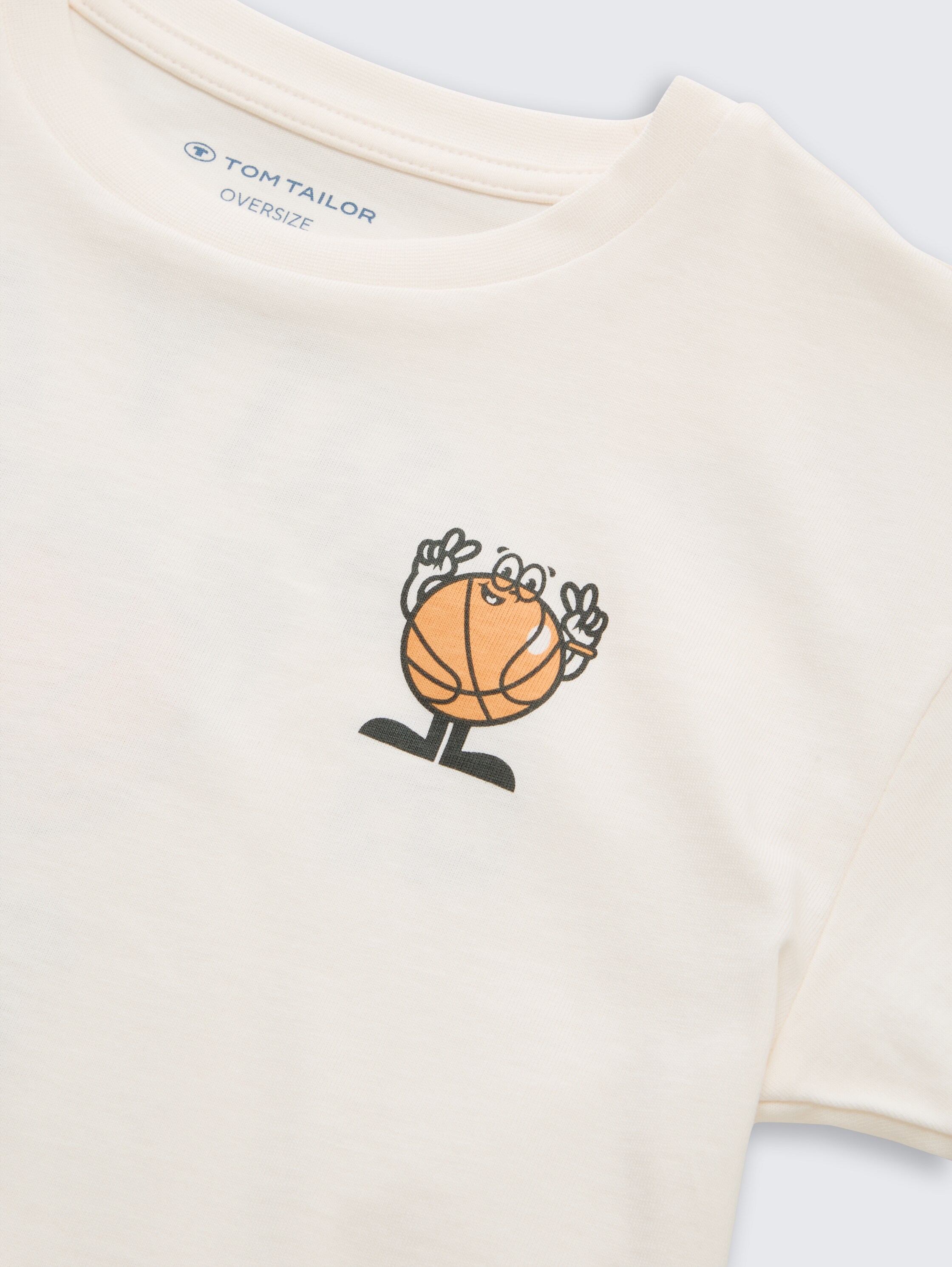 Oversize T-Shirt mit Rückenprint - Wool White - Detail-Model-Ansicht