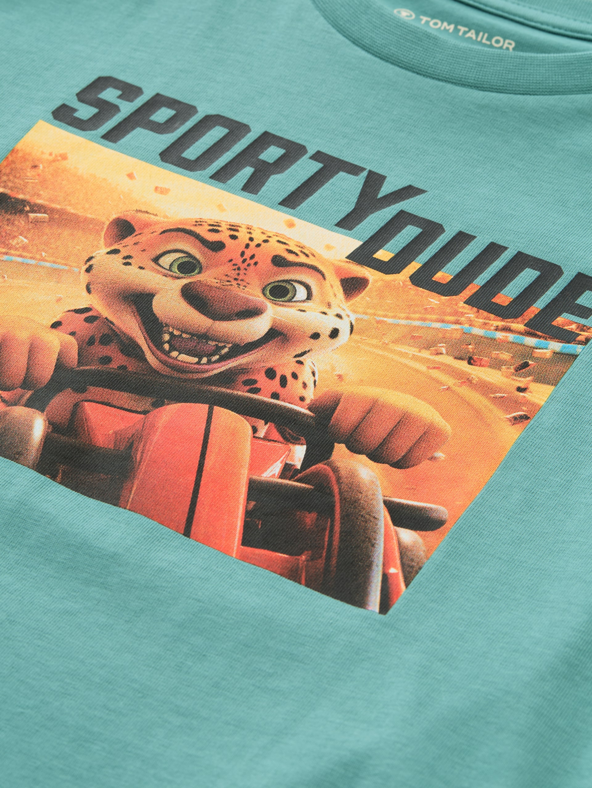 T-Shirt mit Foto-Print - Salvia - Detail-Model-Ansicht