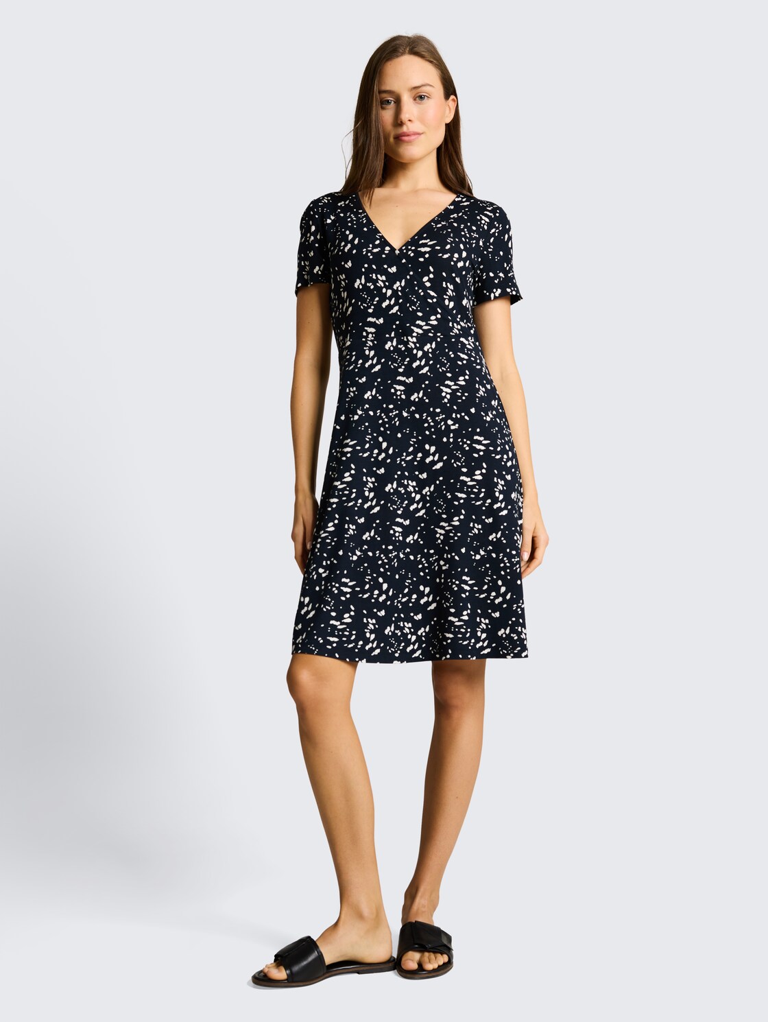 Jerseykleid in Wickel-Optik - navy dot - Model-Vorderansicht
