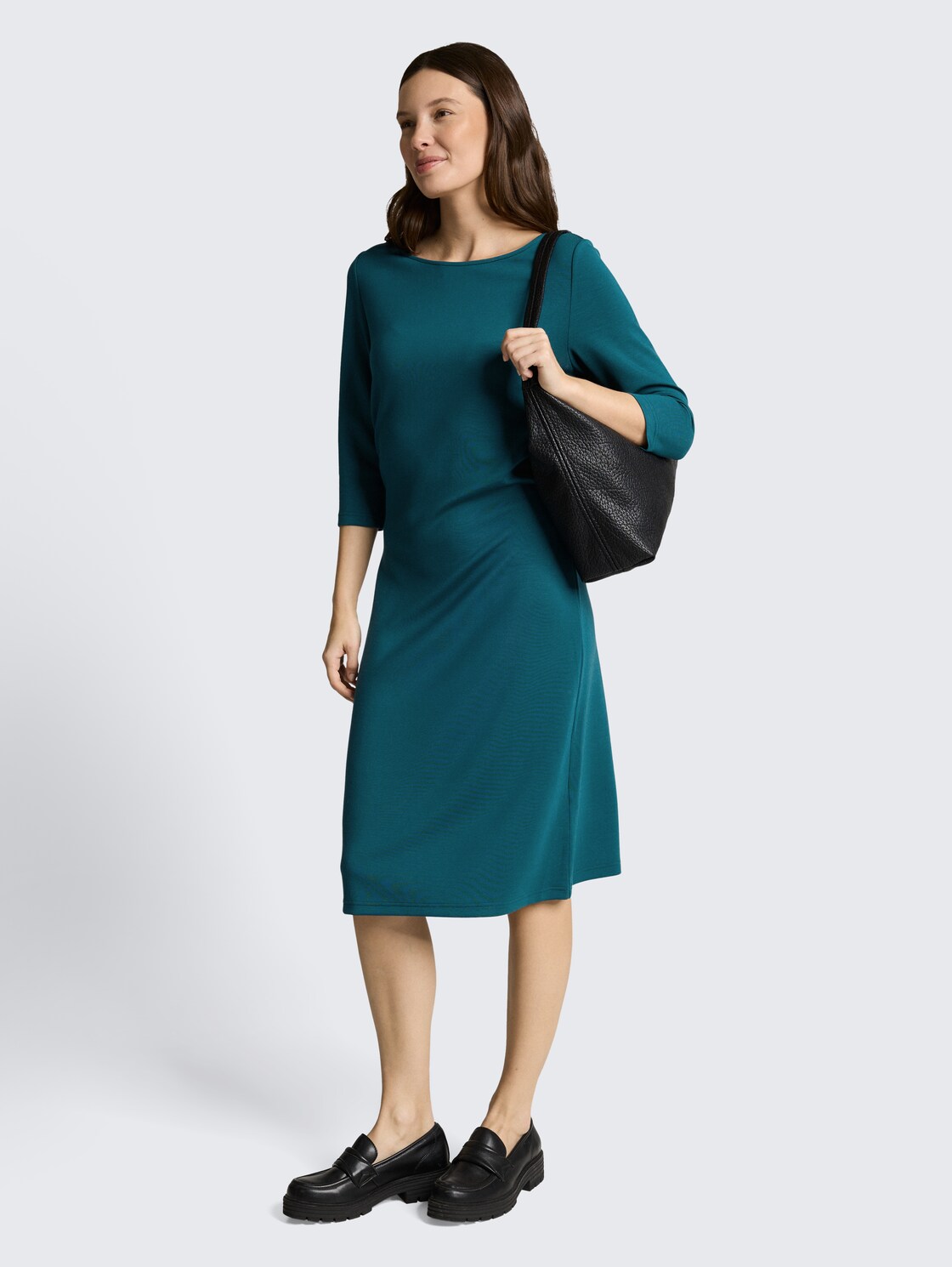 Kleid mit Raffungen - Deep Meadow Green - seitliche Model-Ansicht