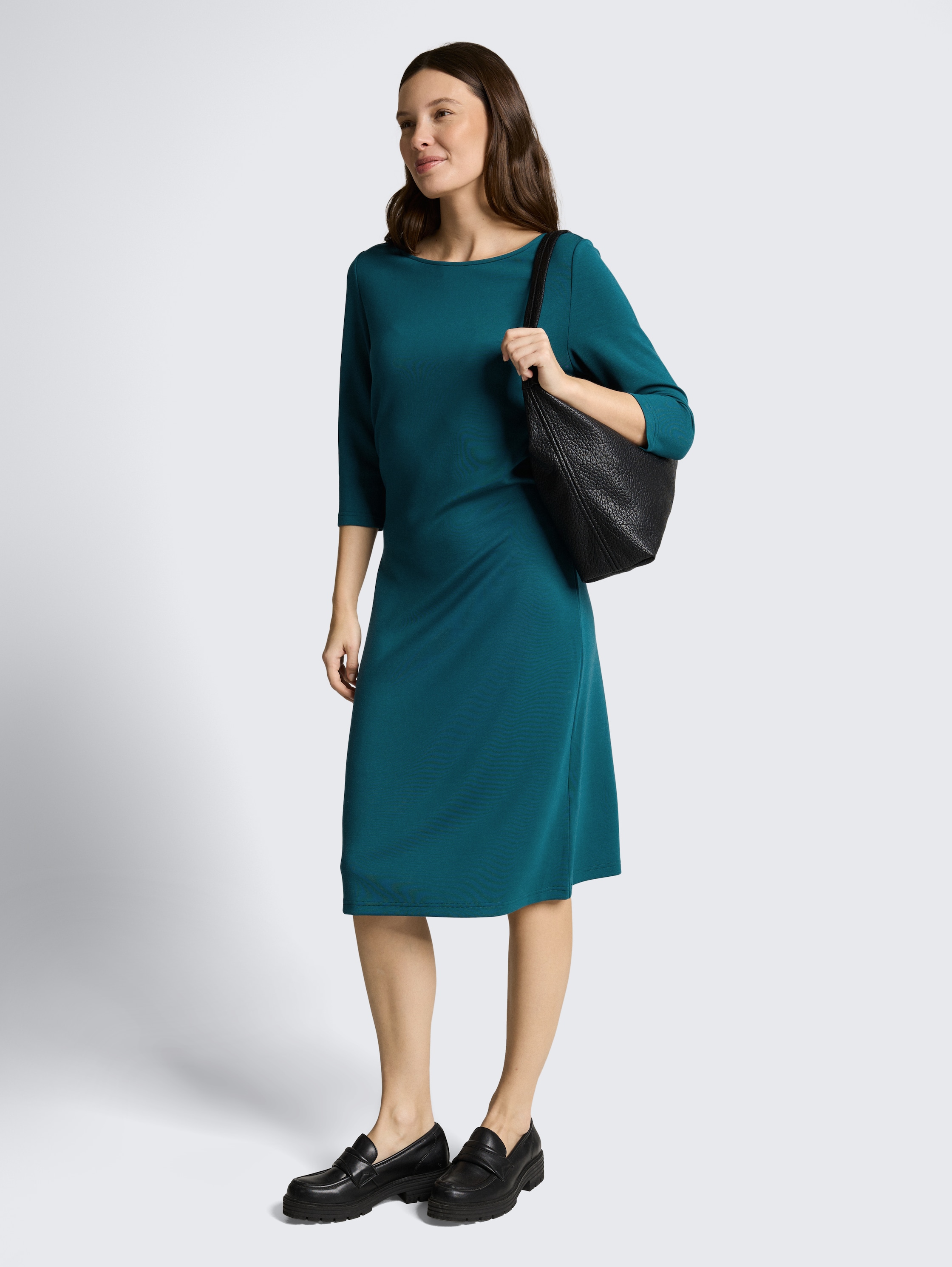 Kleid mit Raffungen - Deep Meadow Green - seitliche Model-Ansicht