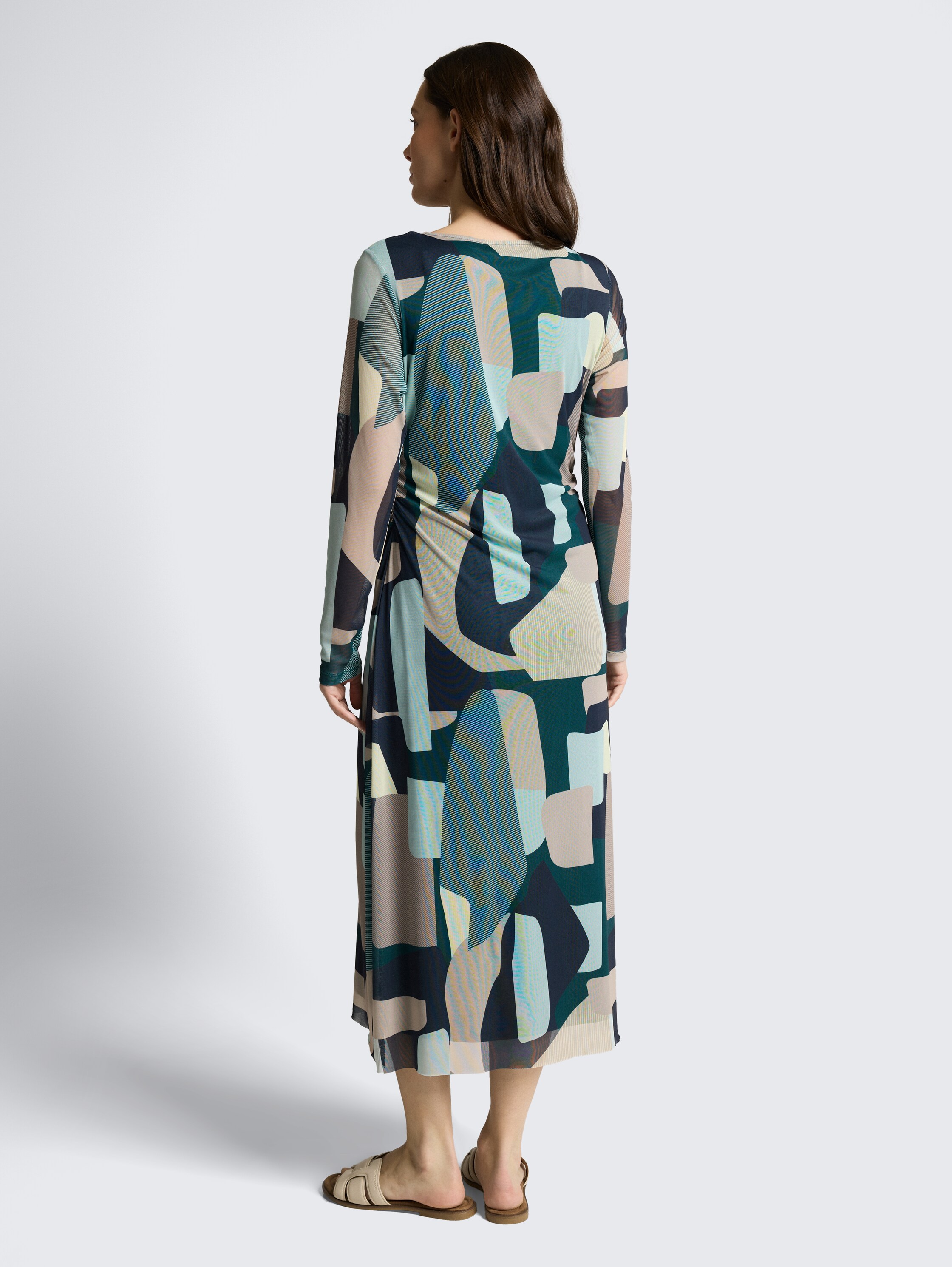 Robe midi en maille avec motif - abstract stripe print - Vue arrière du modèle