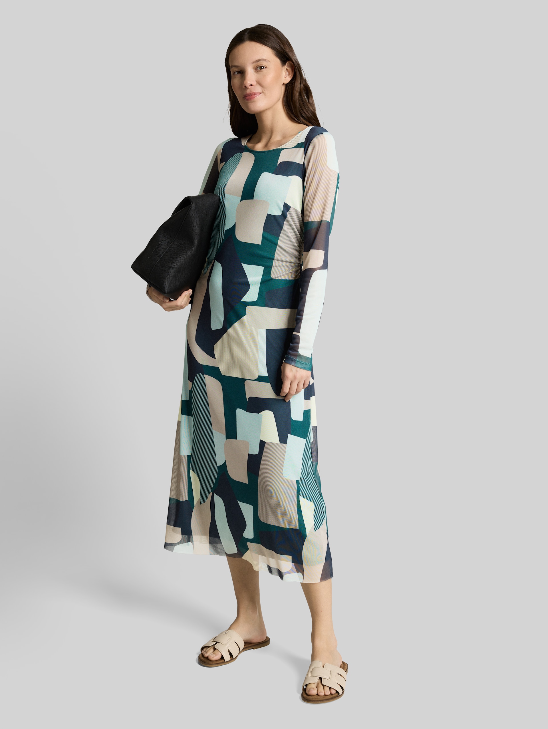Robe midi en maille avec motif - abstract stripe print - vue latérale du modèle