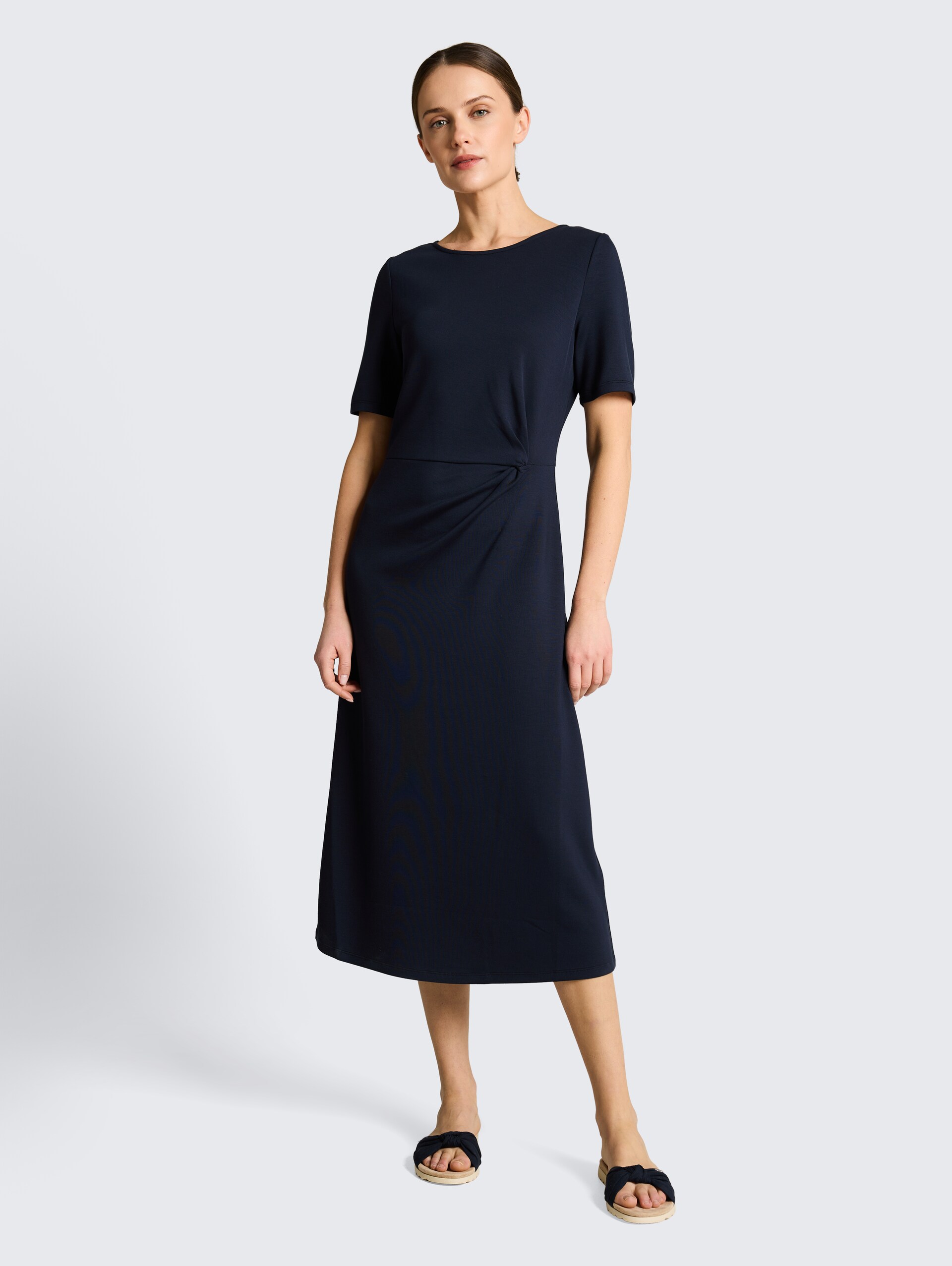 Scuba Midi-Kleid mit Knoten-Detail - sky captain blue - Model-Vorderansicht