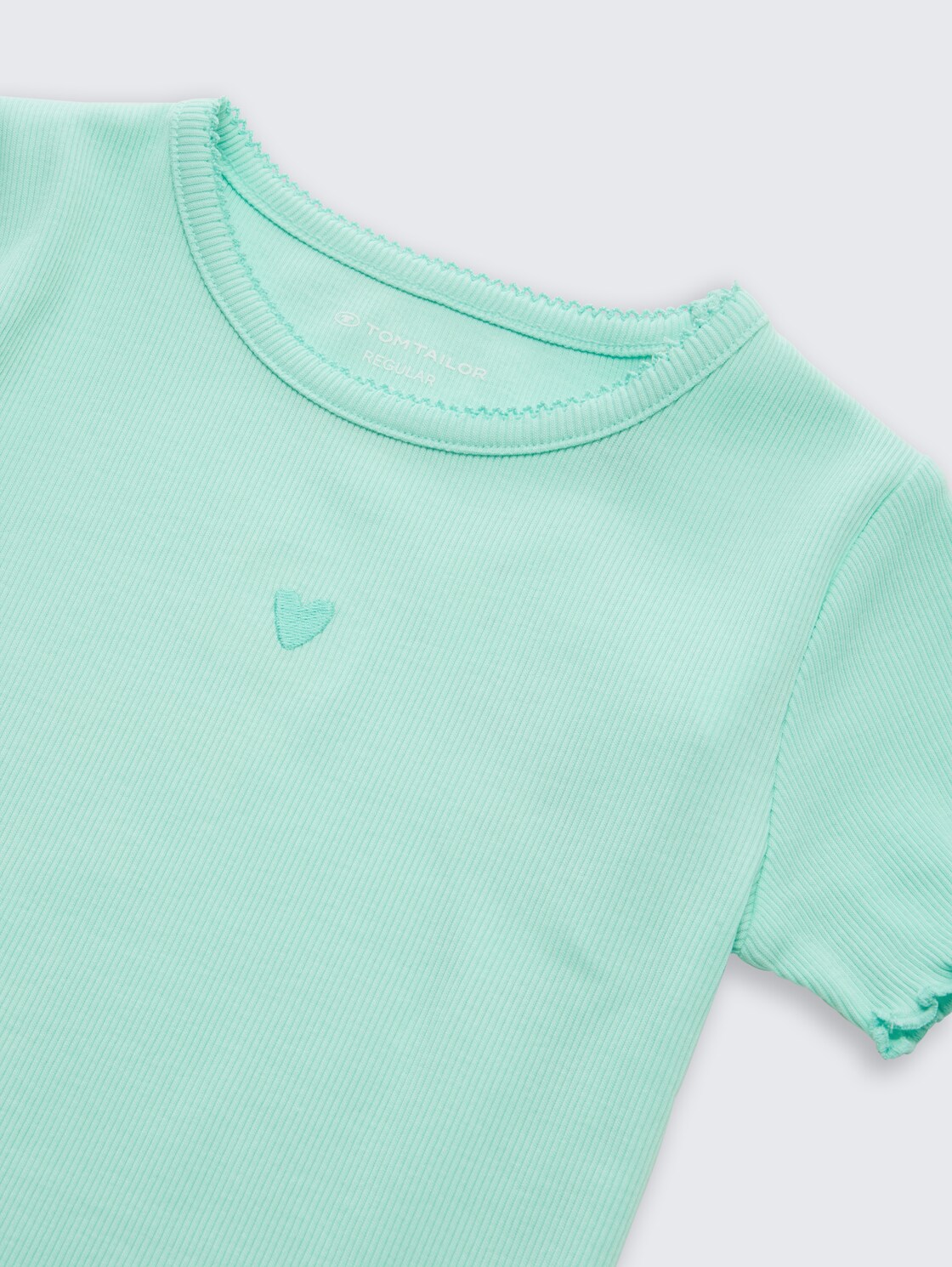 T-Shirt mit Stickerei - Light Mint - Detail-Model-Ansicht