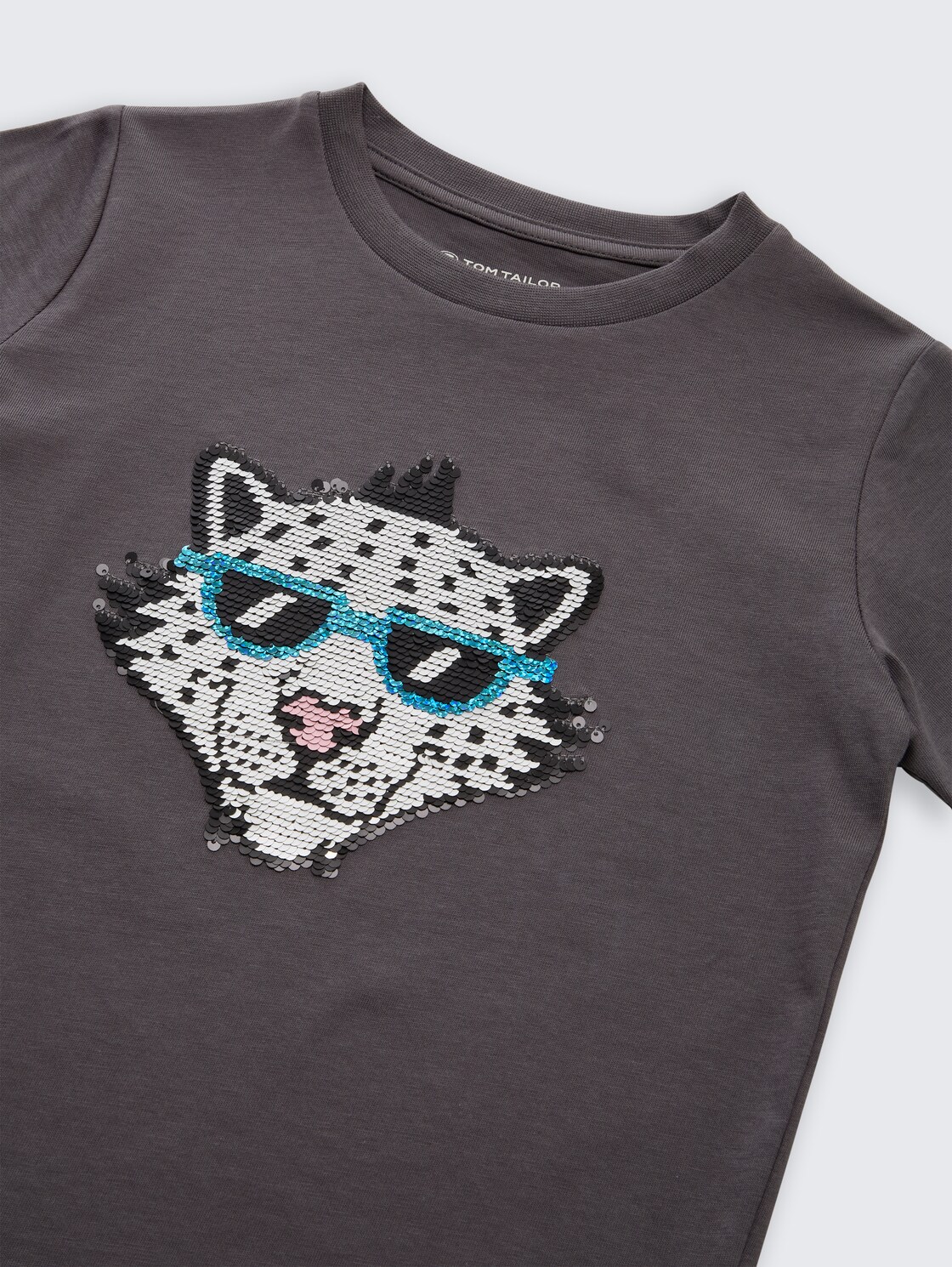 T-shirt with reversible sequins - dark urban grey - Detail model view