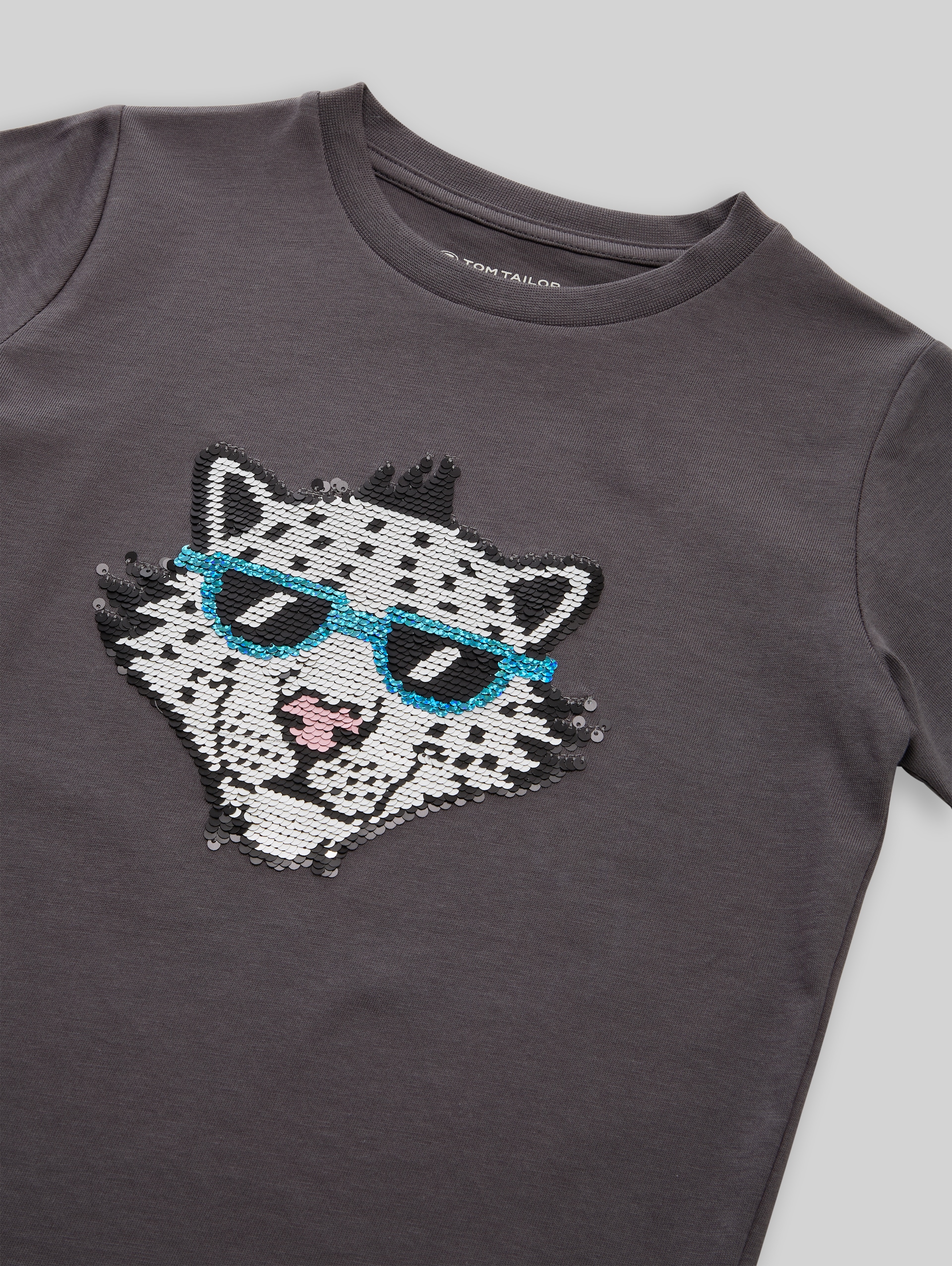 T-shirt with reversible sequins - dark urban grey - Detail model view
