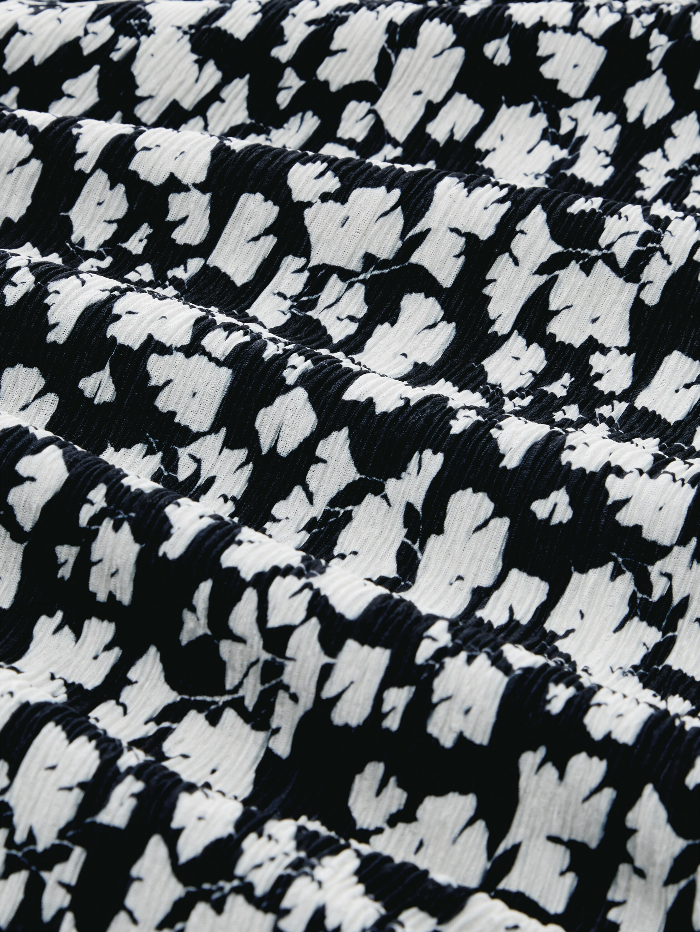 Crinkle midi dress with pattern - blue_ginkgo_minimal - 