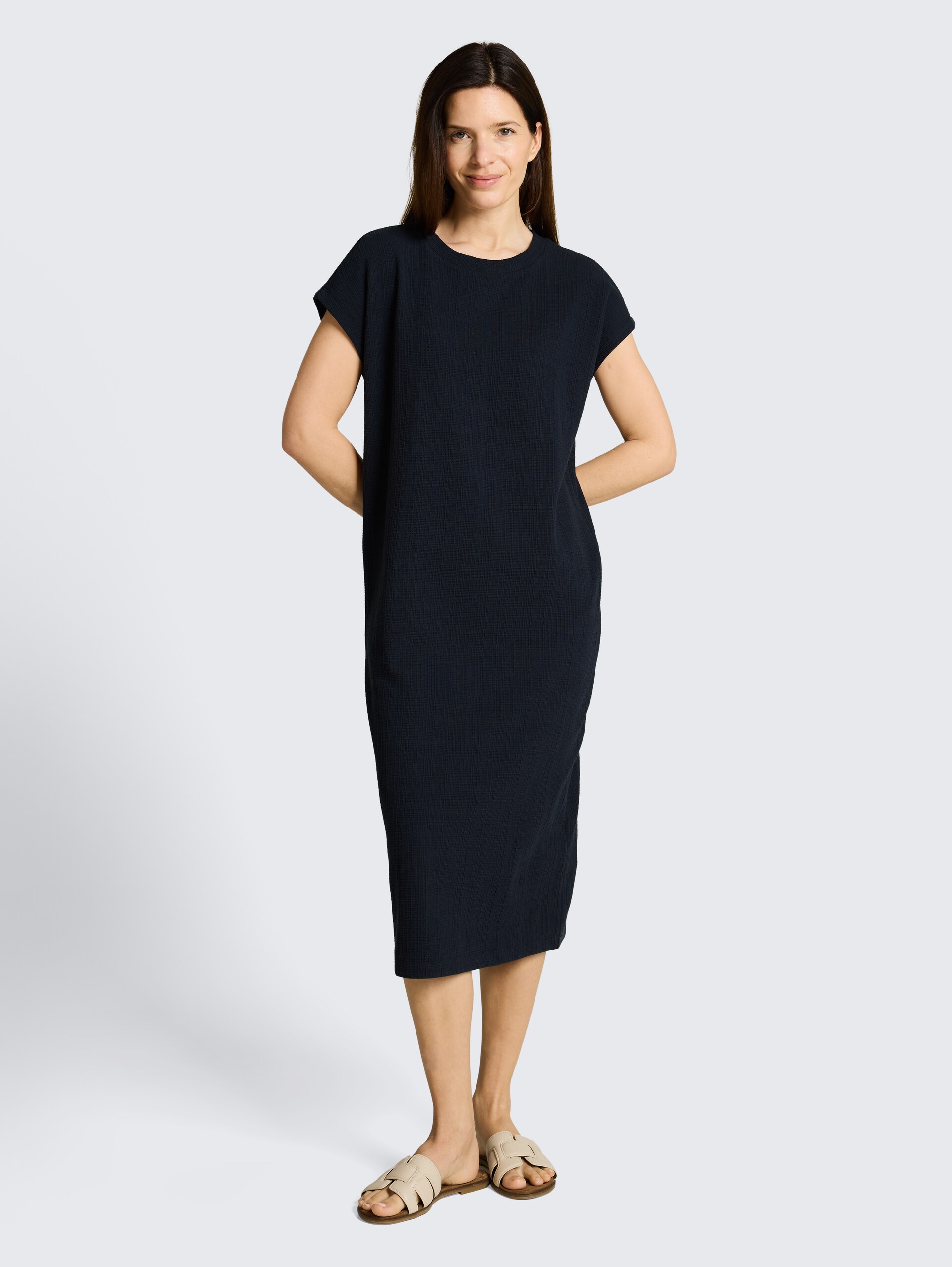 Loose Fit Midi-Kleid - sky captain blue - Model-Vorderansicht