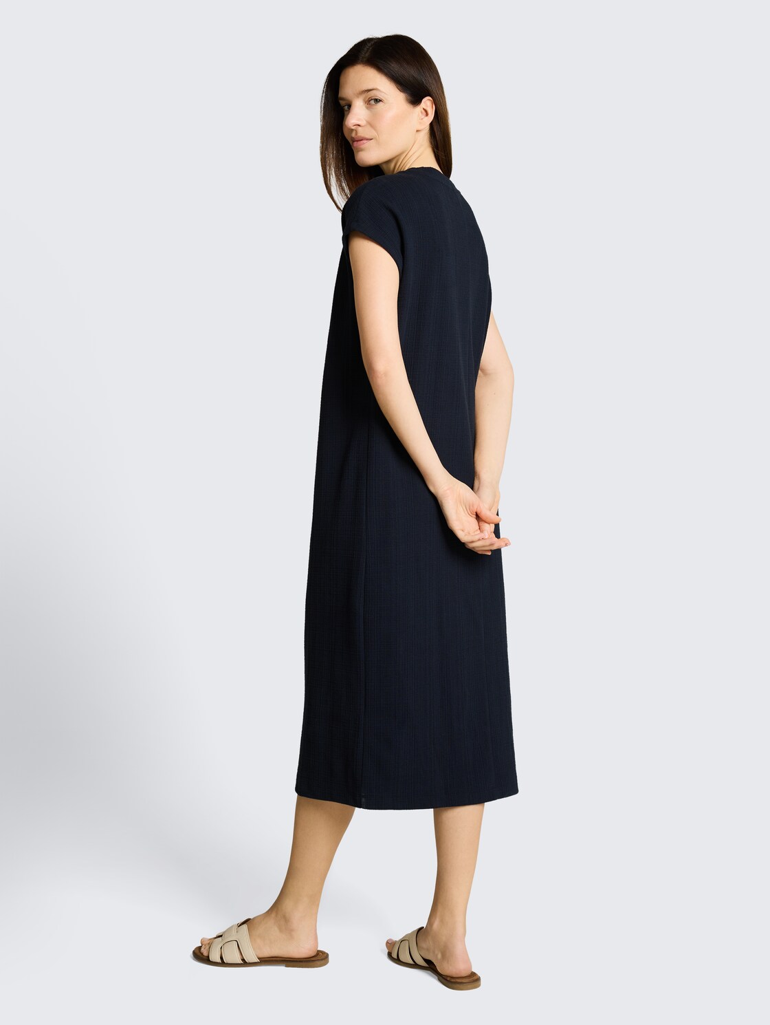 Loose Fit Midi-Kleid - sky captain blue - Model-Rückansicht