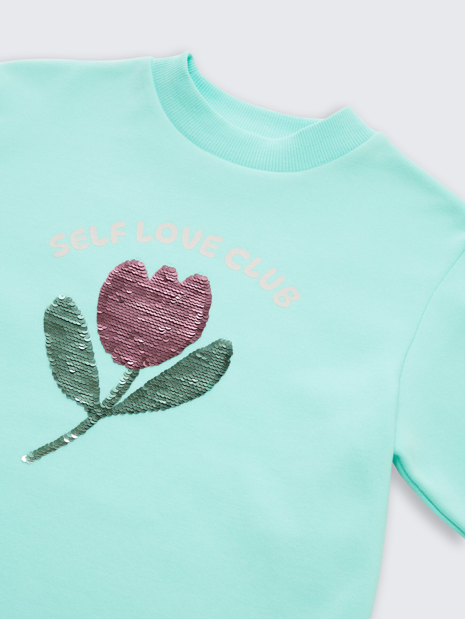 Cropped Sweatshirt mit Wendepailletten - Light Mint - Detail-Model-Ansicht