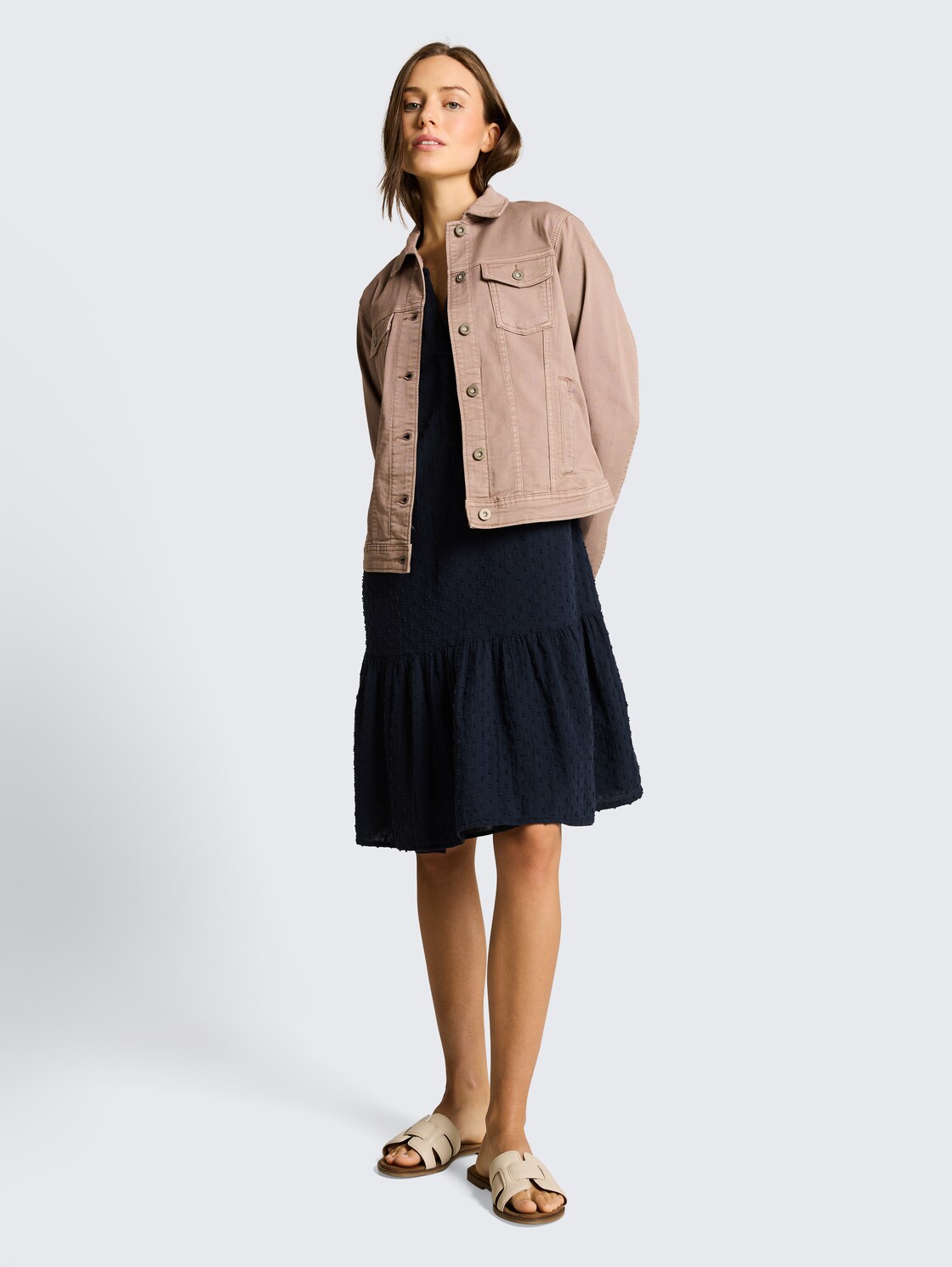 Musselin Kleid mit gepunkteter Struktur - sky captain blue - seitliche Model-Ansicht